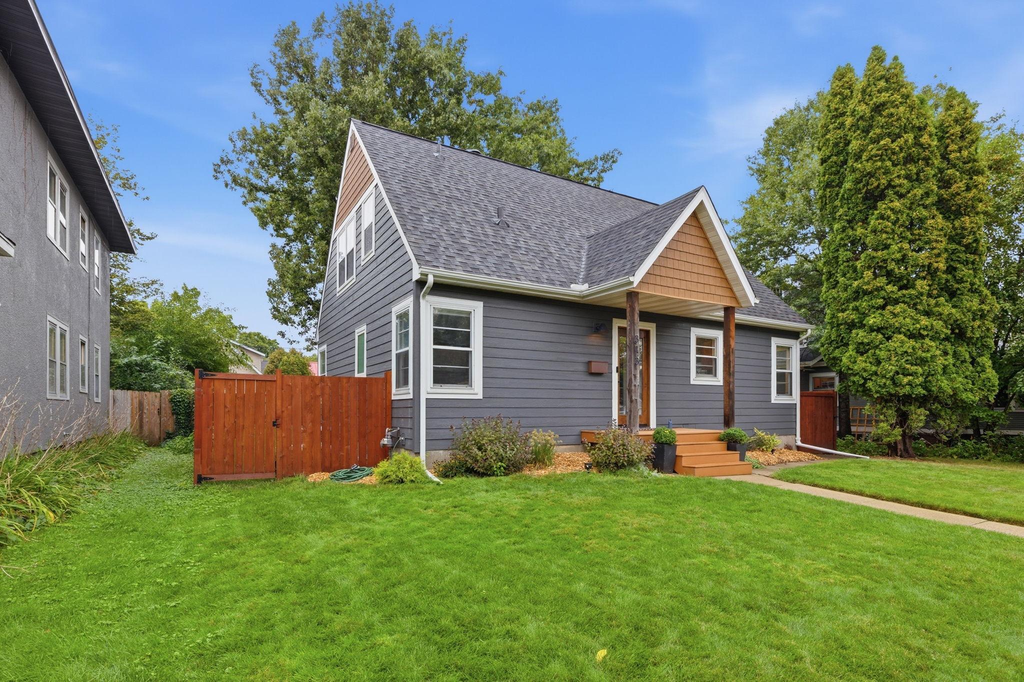 313 Vincent Avenue N Property Photo 1