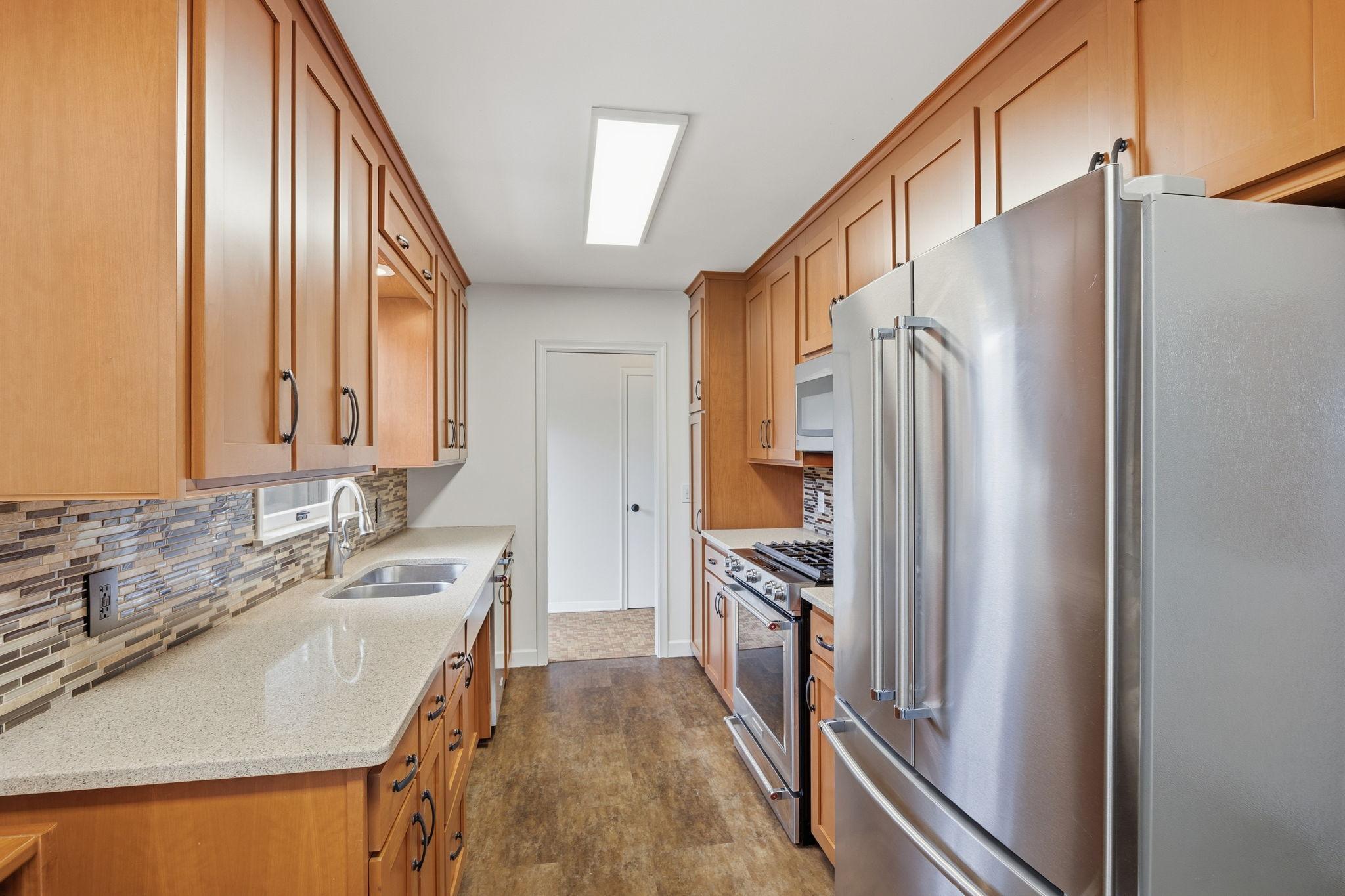 313 Vincent Avenue N Property Photo 11