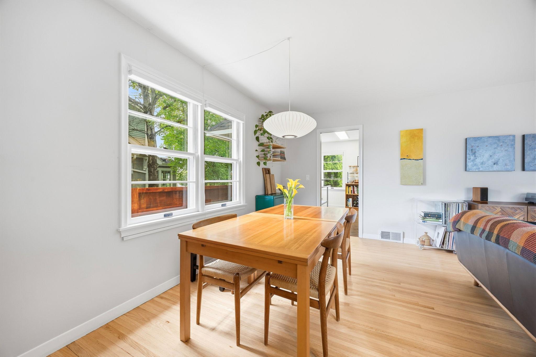 313 Vincent Avenue N Property Photo 14