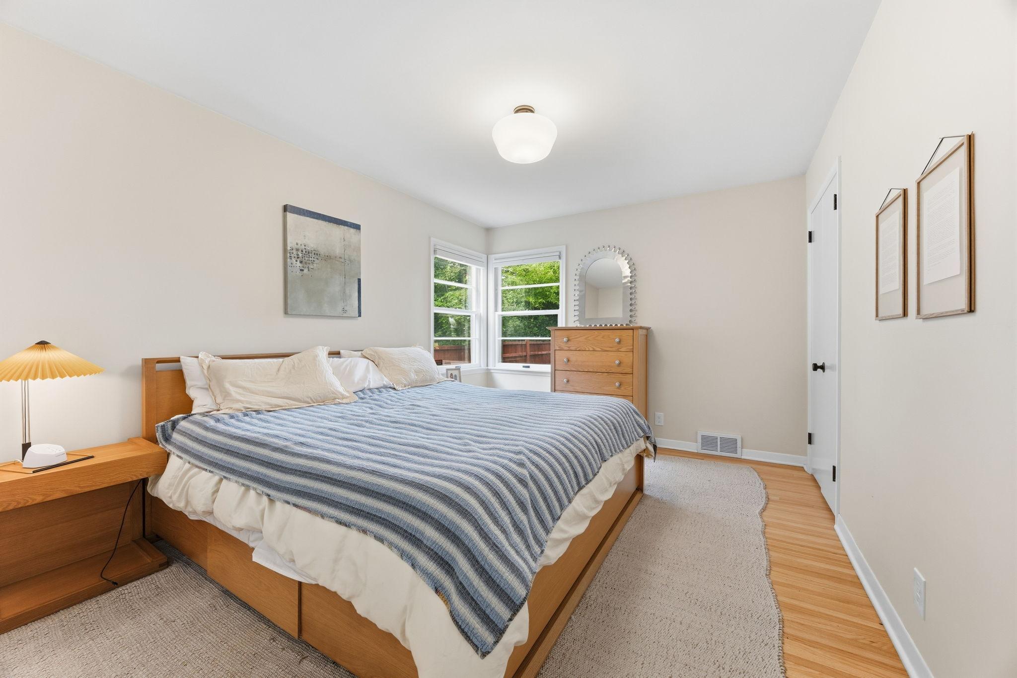 313 Vincent Avenue N Property Photo 15