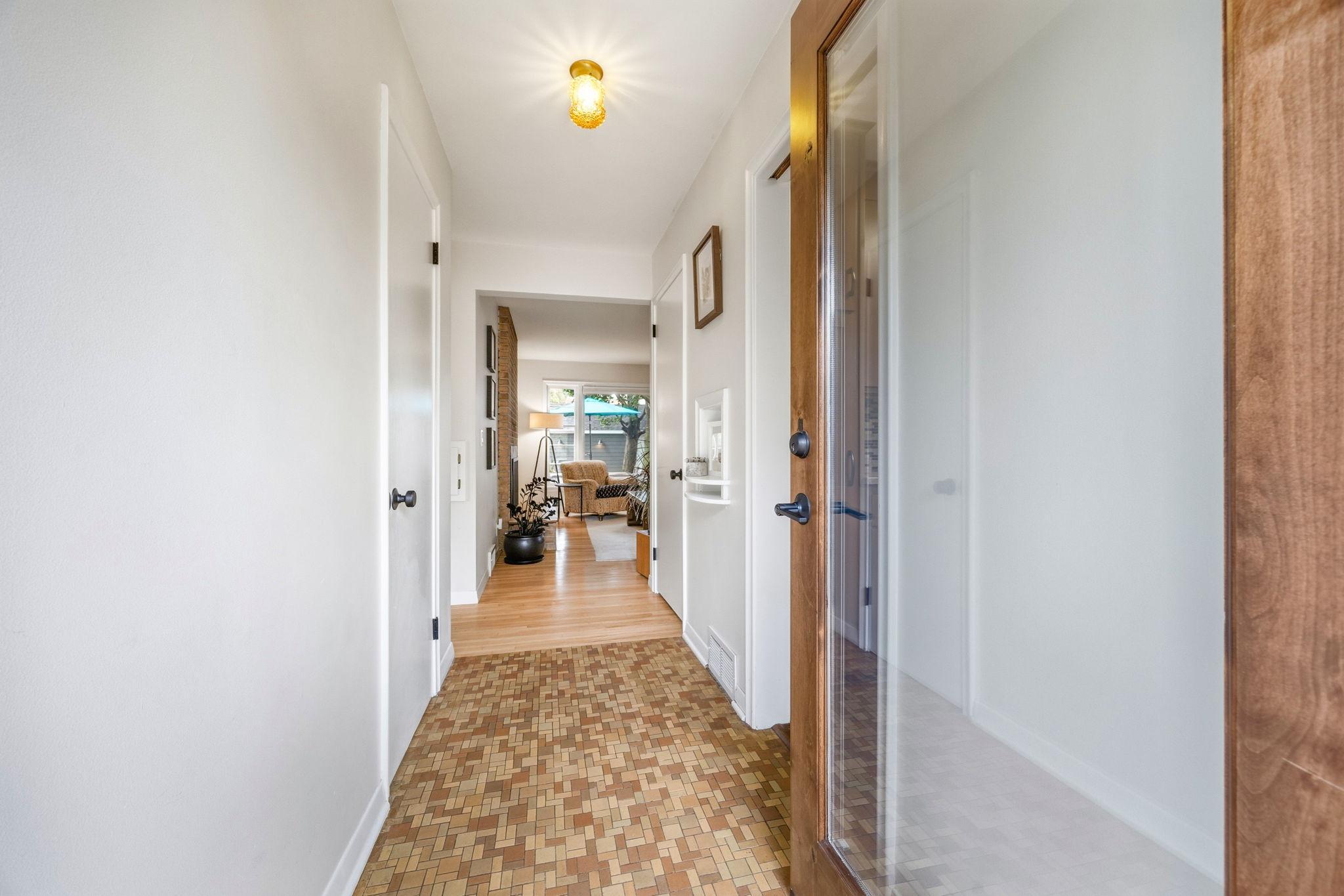 313 Vincent Avenue N Property Photo 17
