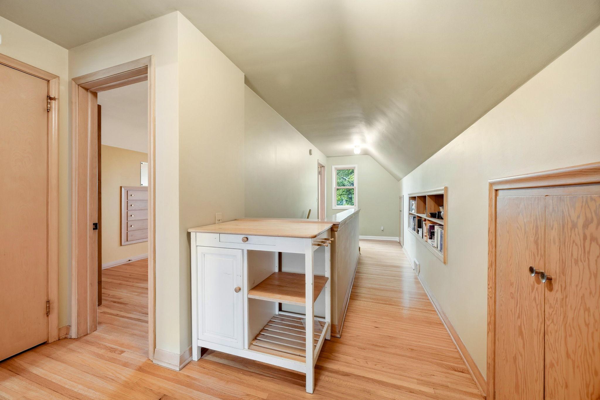 313 Vincent Avenue N Property Photo 20