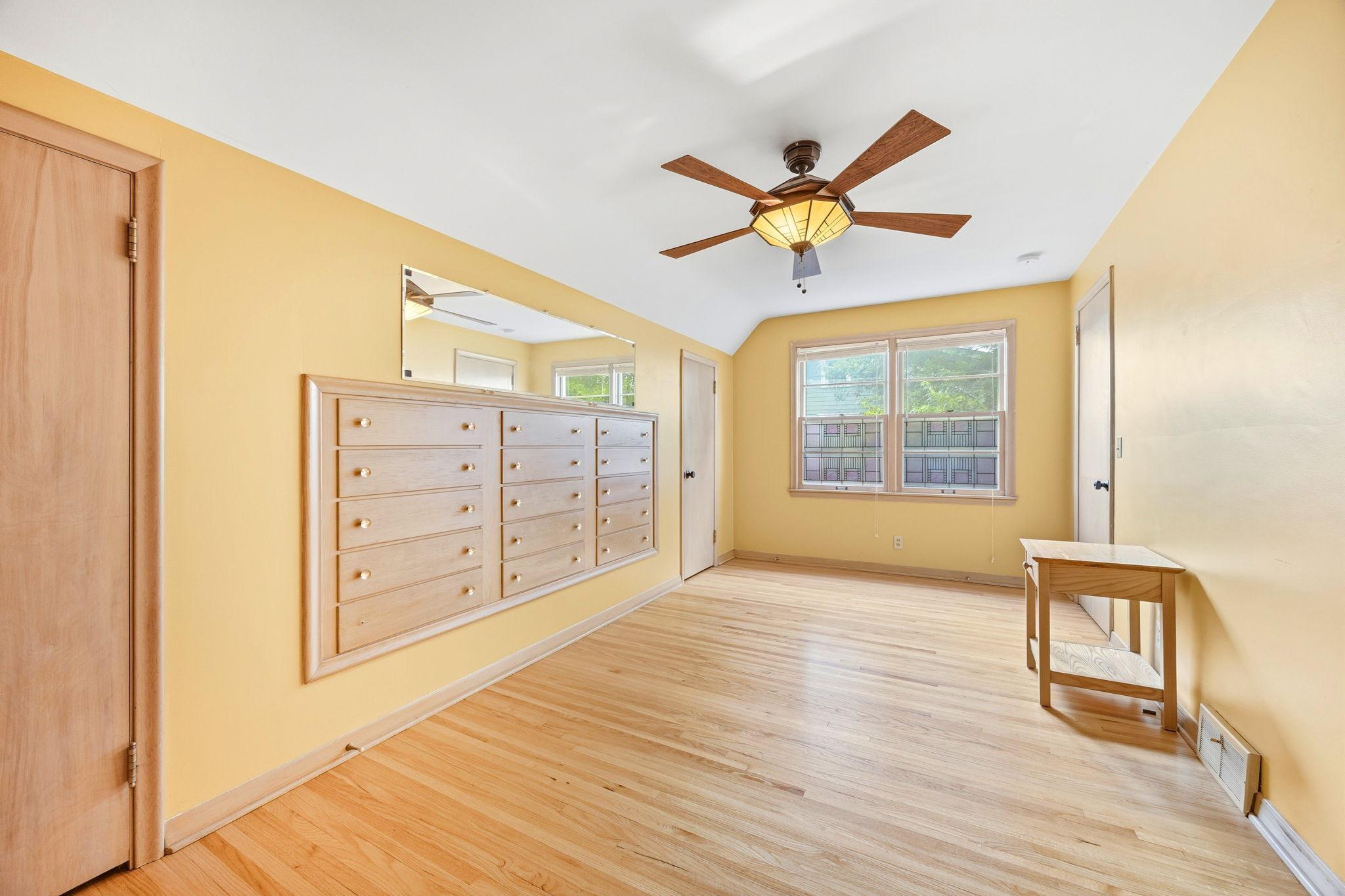 313 Vincent Avenue N Property Photo 21