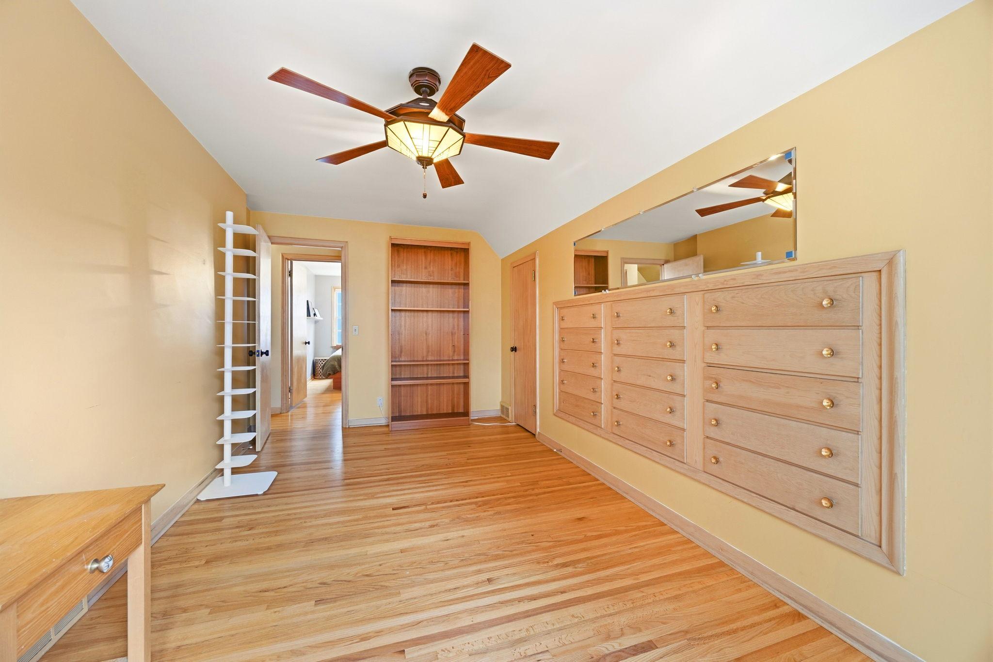 313 Vincent Avenue N Property Photo 22