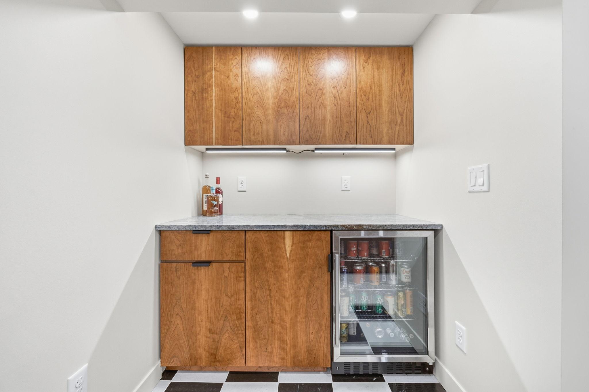 313 Vincent Avenue N Property Photo 27