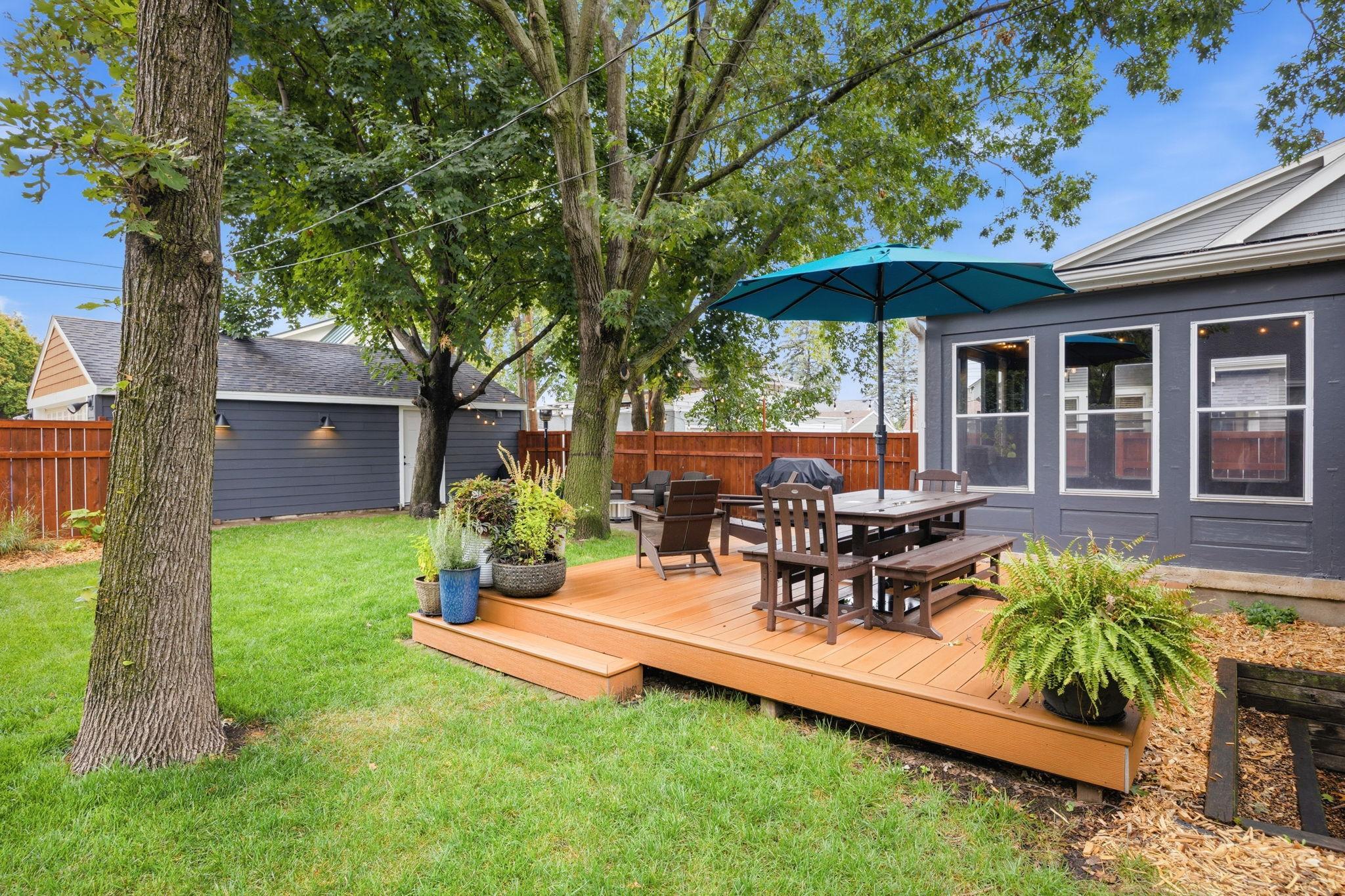 313 Vincent Avenue N Property Photo 30