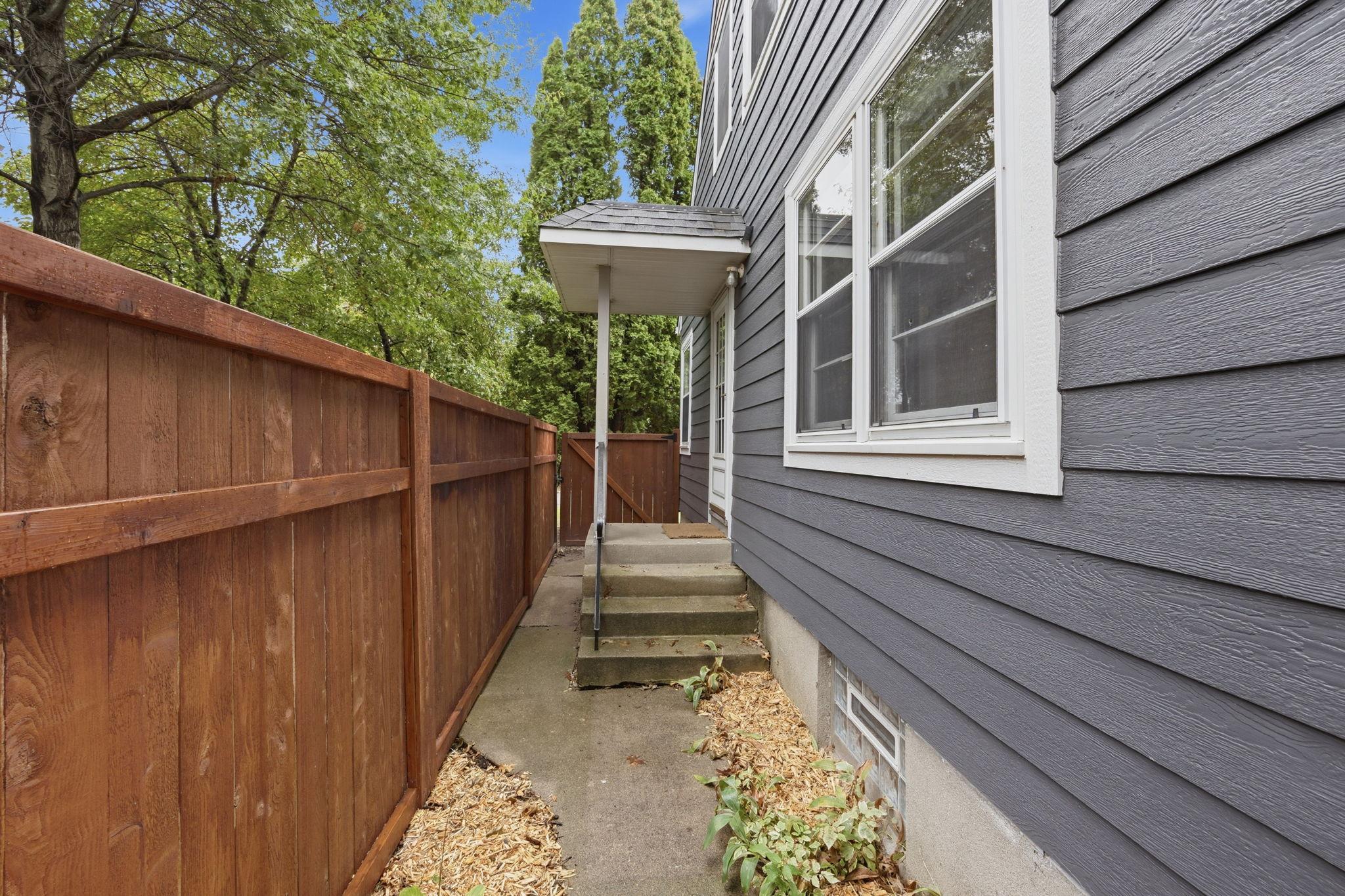 313 Vincent Avenue N Property Photo 33