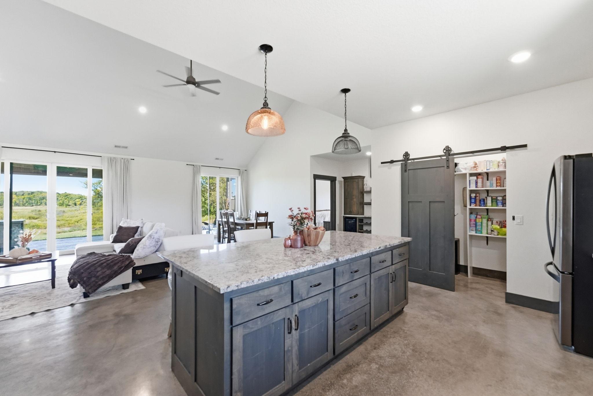 21921 Contrast Road Property Photo 17