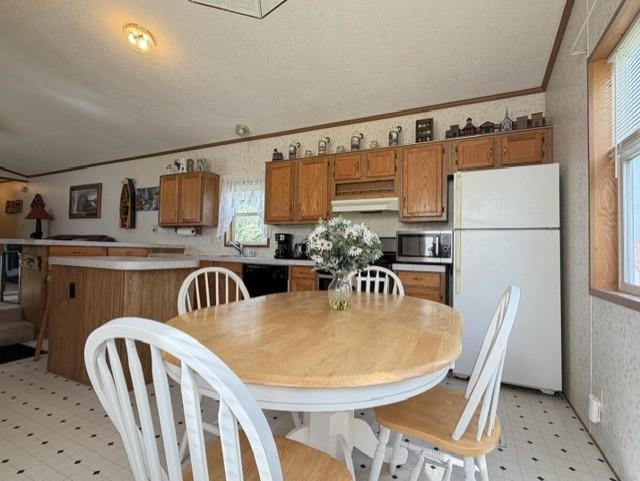 295 Tingdale Street N Property Photo 10