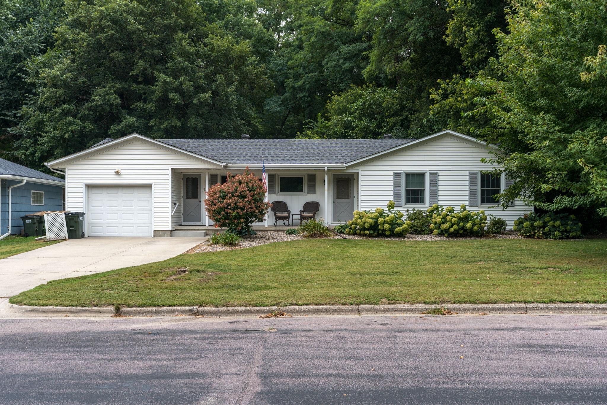 828 Lower Johnson Circle Property Photo 1