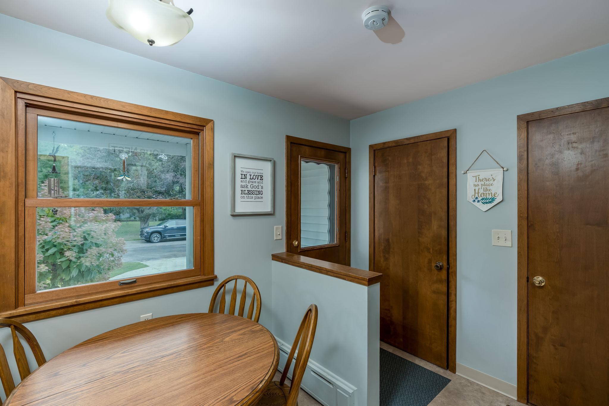 828 Lower Johnson Circle Property Photo 3