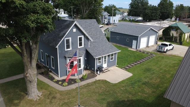 214 Maple Street N Property Photo 2