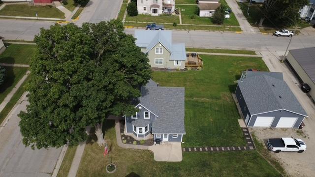 214 Maple Street N Property Photo 3