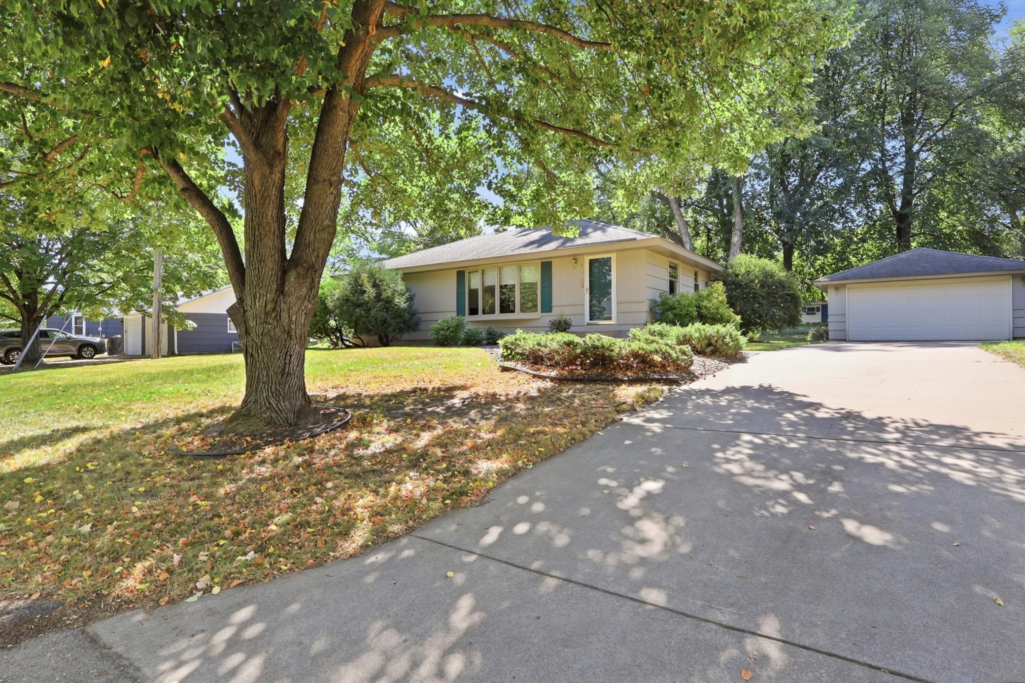 16403 Seymour Drive Property Photo 1