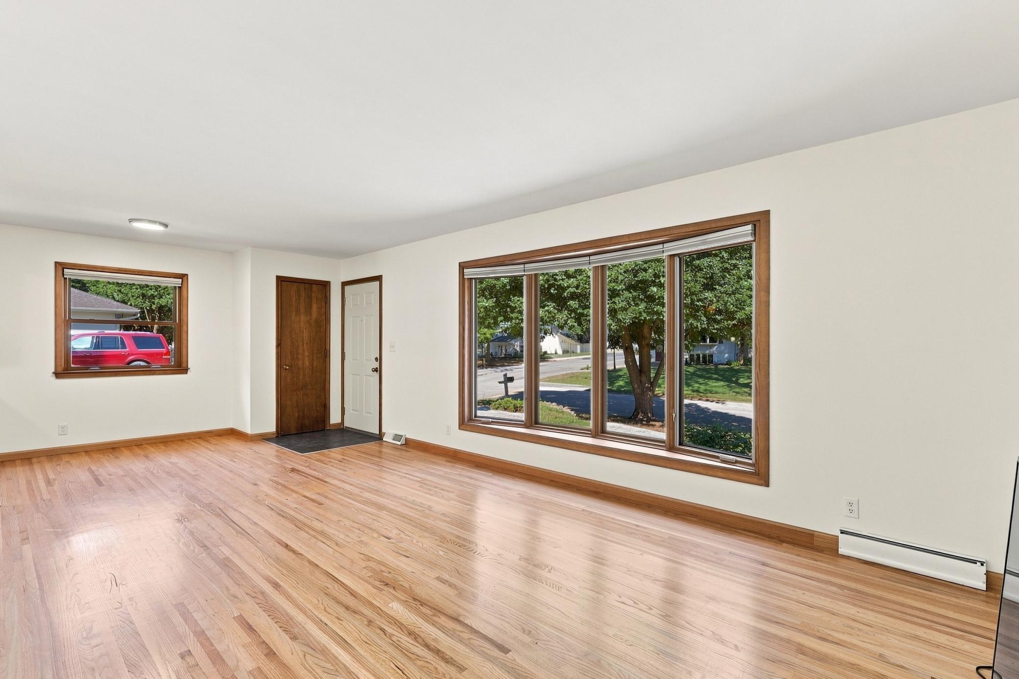 16403 Seymour Drive Property Photo 4