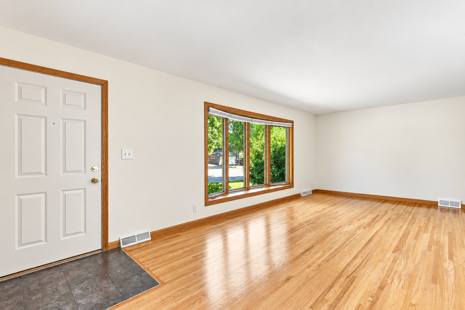 16403 Seymour Drive Property Photo 6