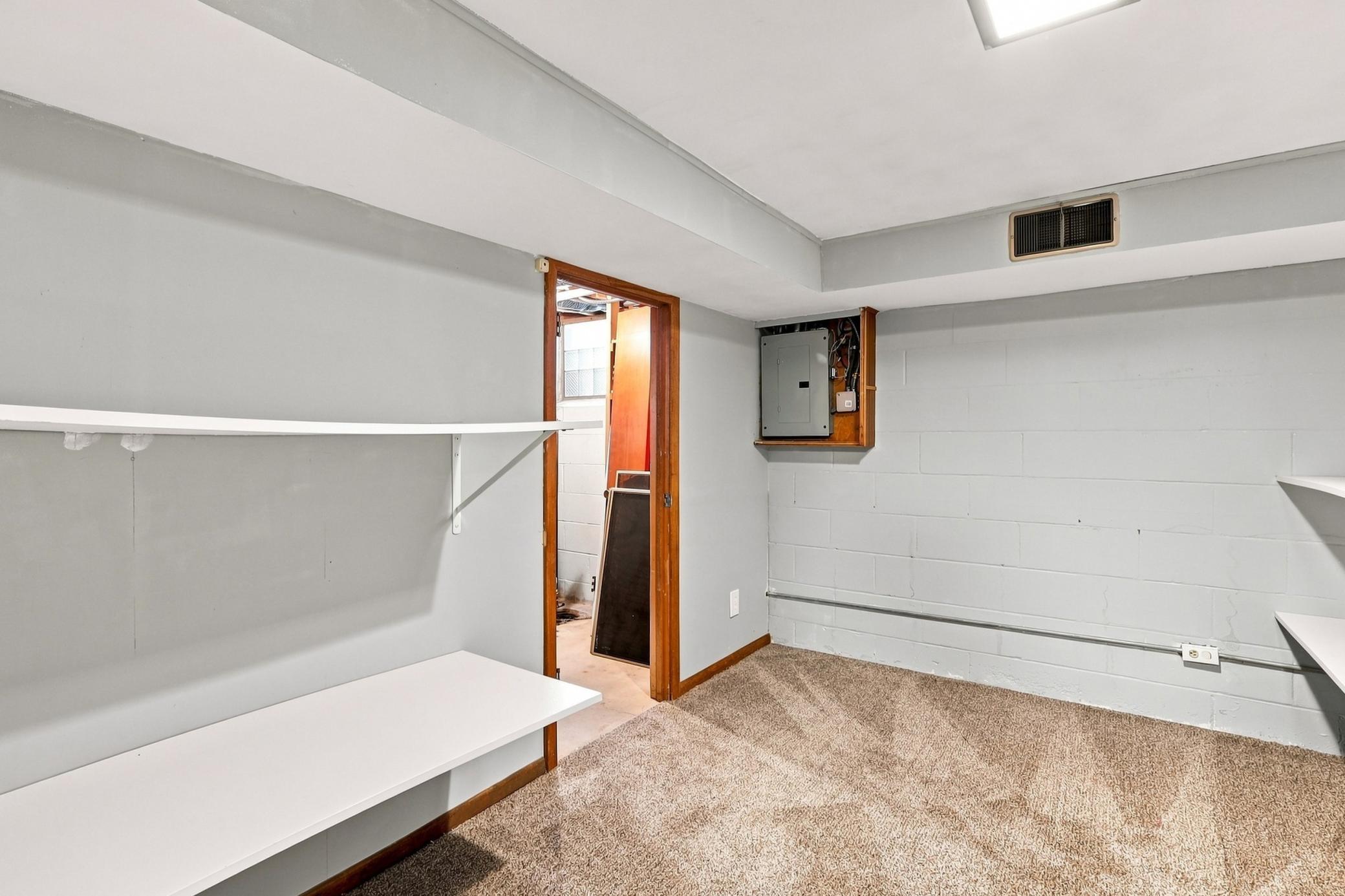 16403 Seymour Drive Property Photo 27