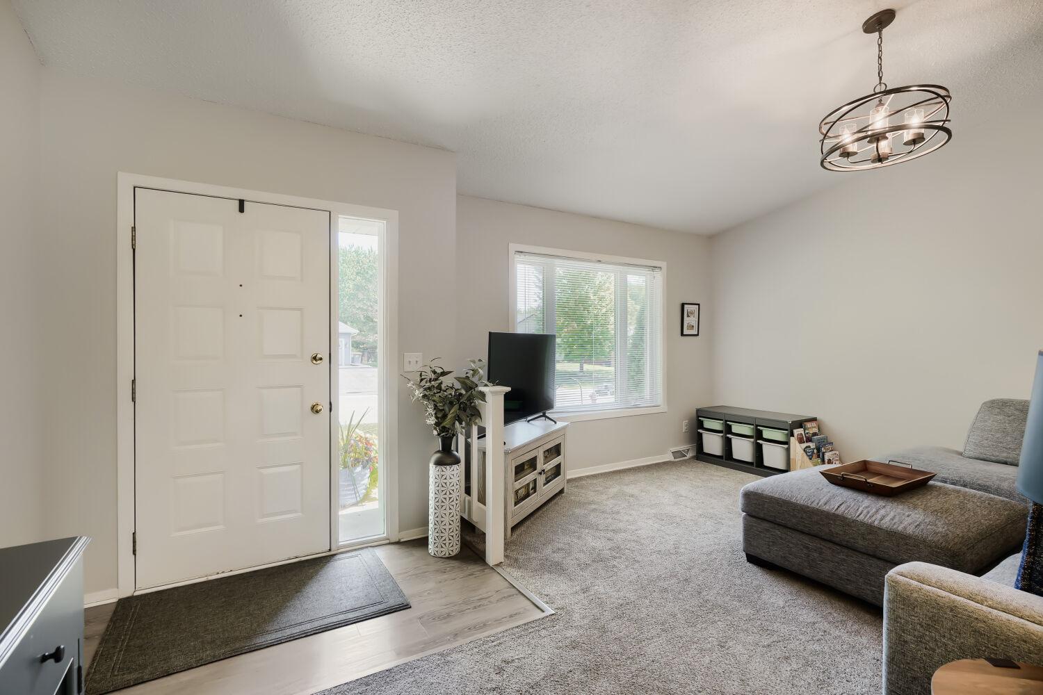 7944 Grinnell Way Property Photo 4