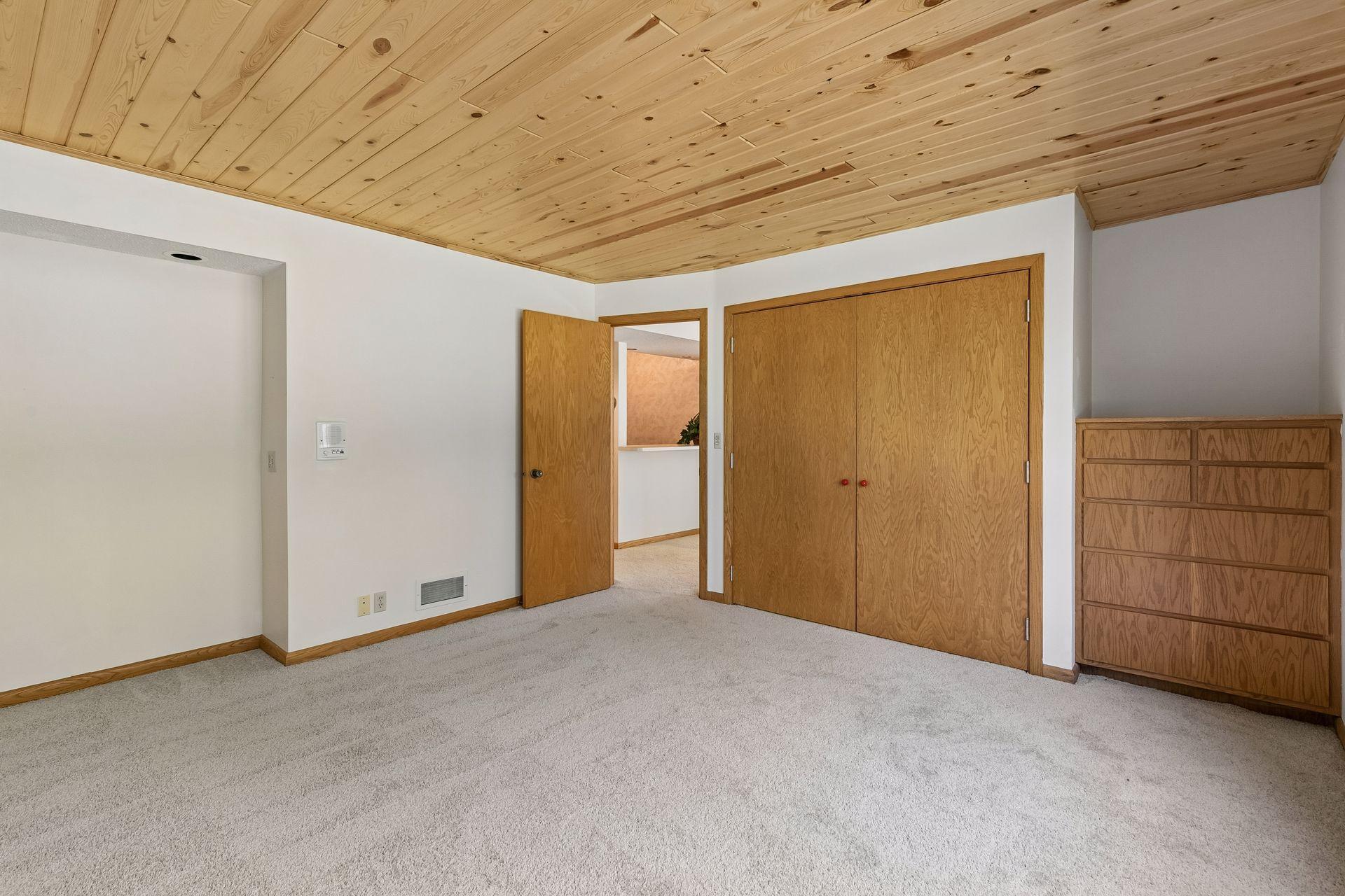 6416 Vernon Avenue S Property Photo 22