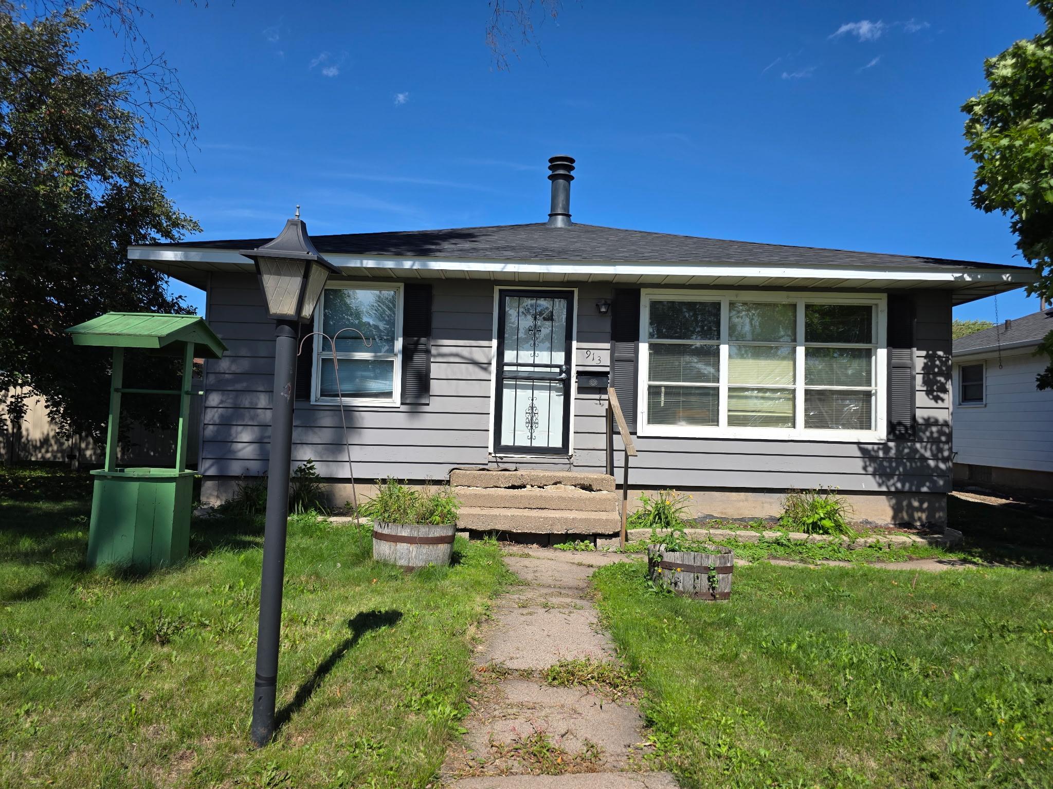 913 9th Street S Property Photo 1