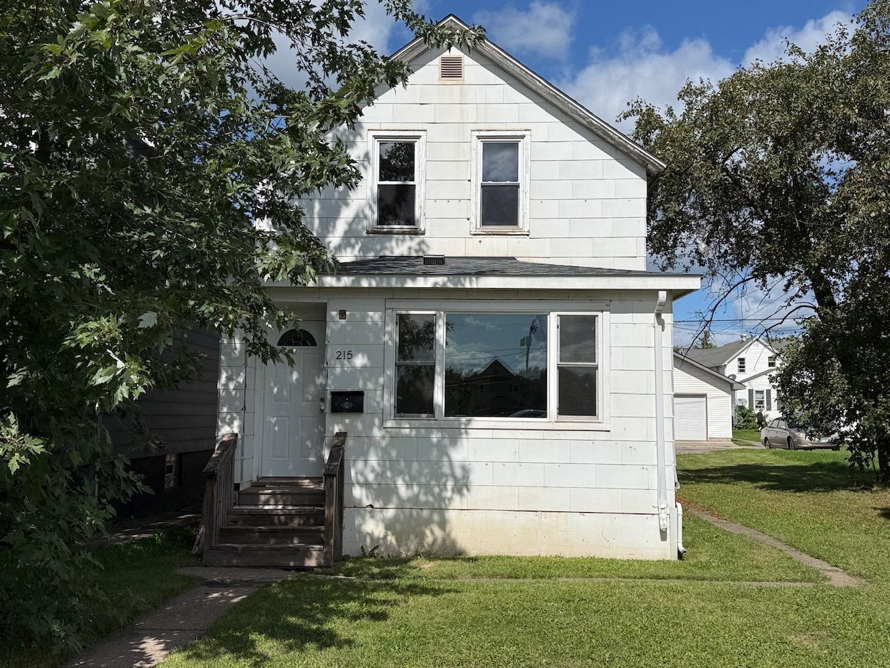 215 6th Street S Property Photo 1