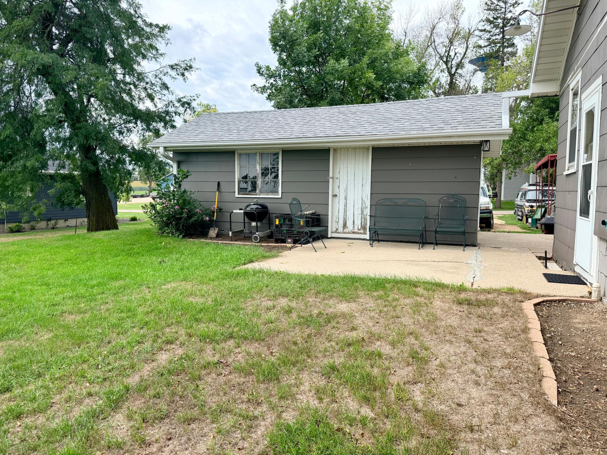 330 E 4th Street Property Photo 3