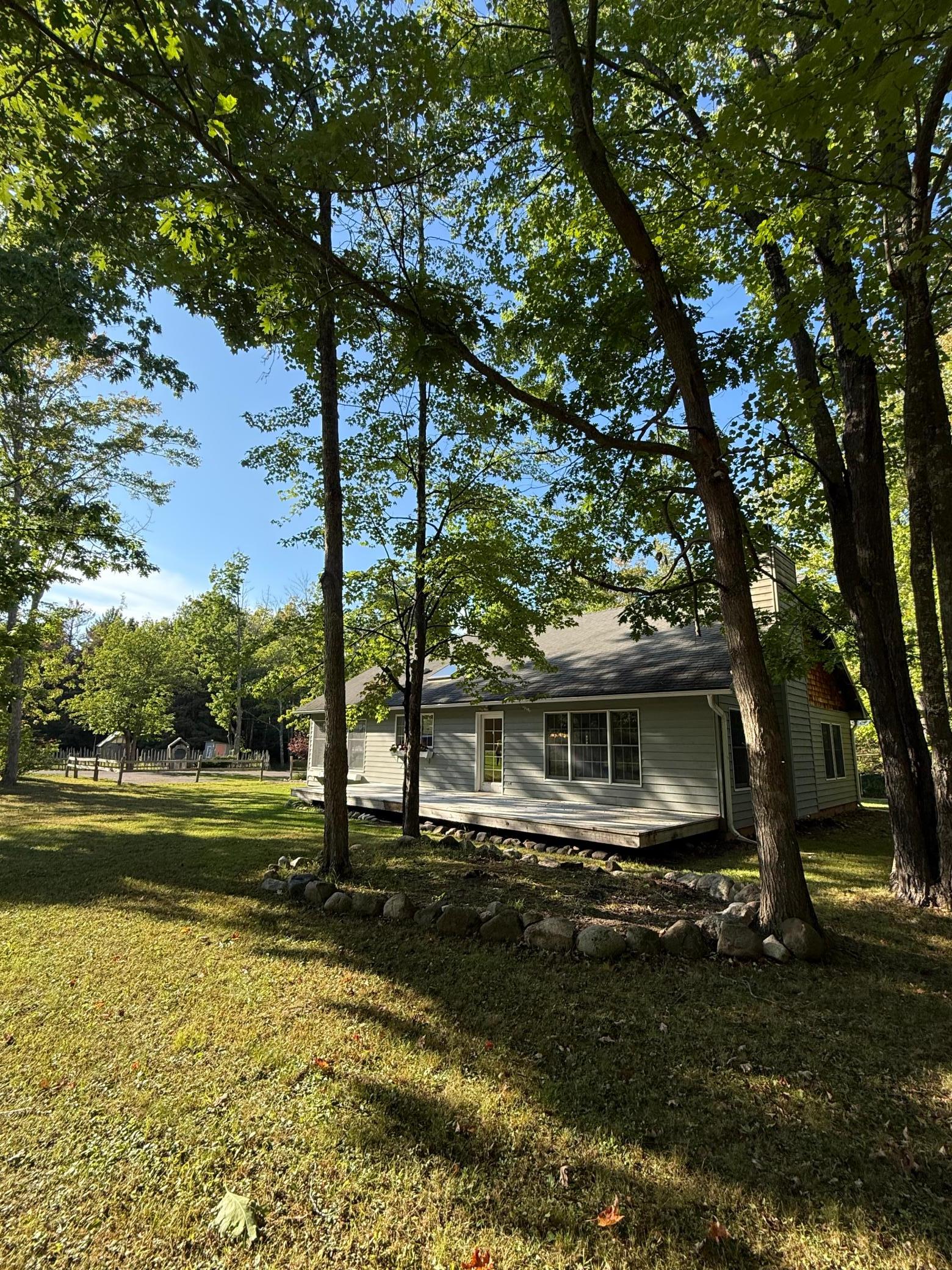 870 Middle Road Property Photo 5