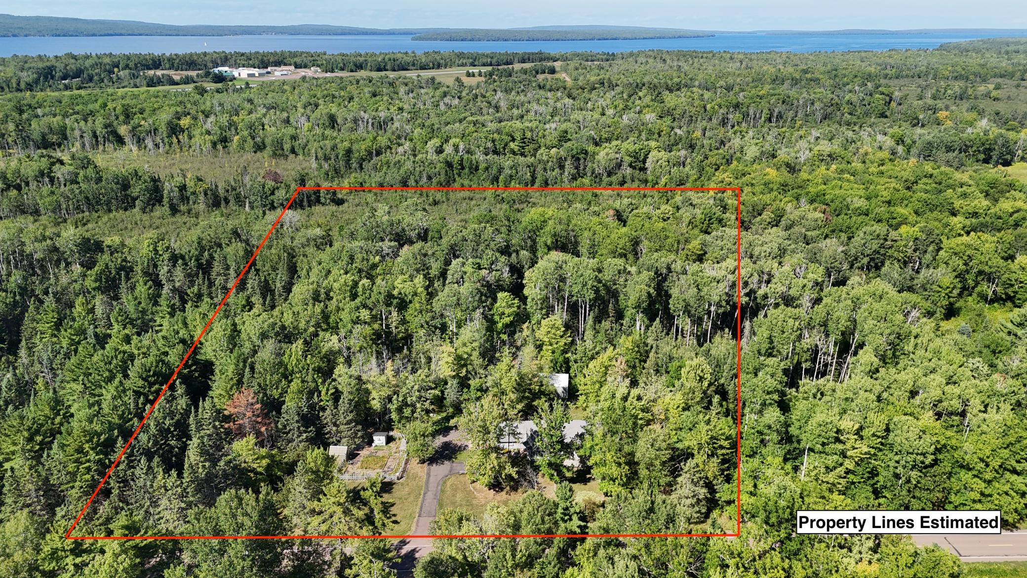 870 Middle Road Property Photo 8