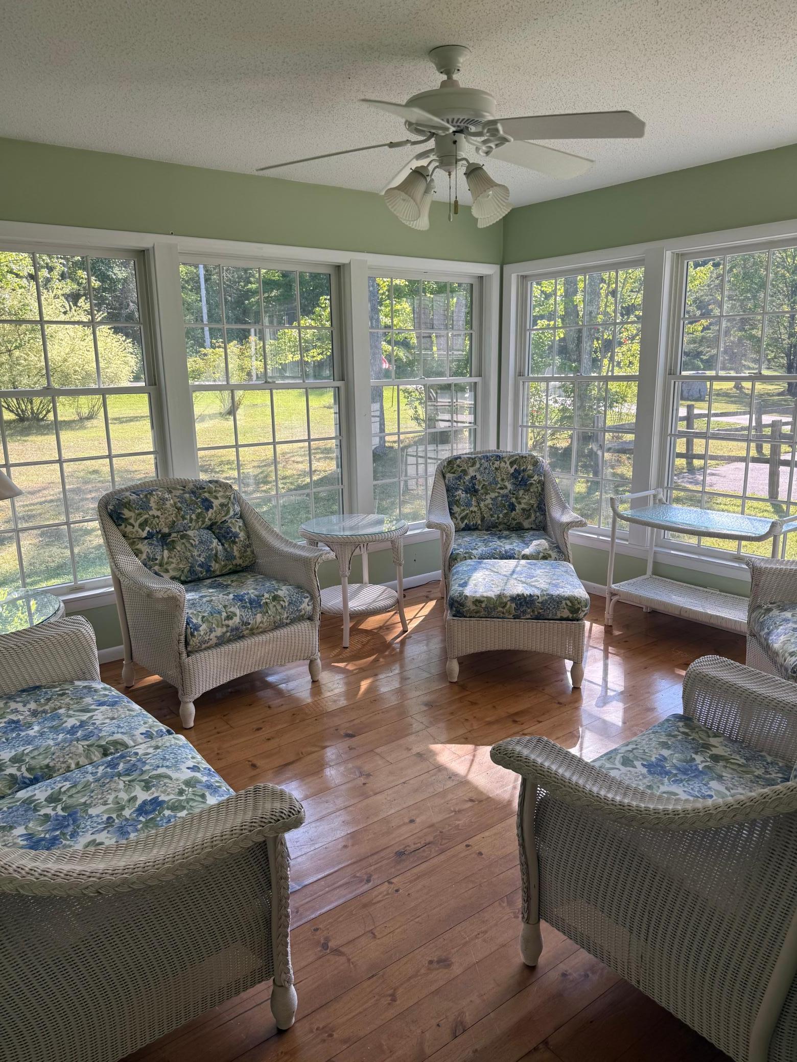 870 Middle Road Property Photo 14