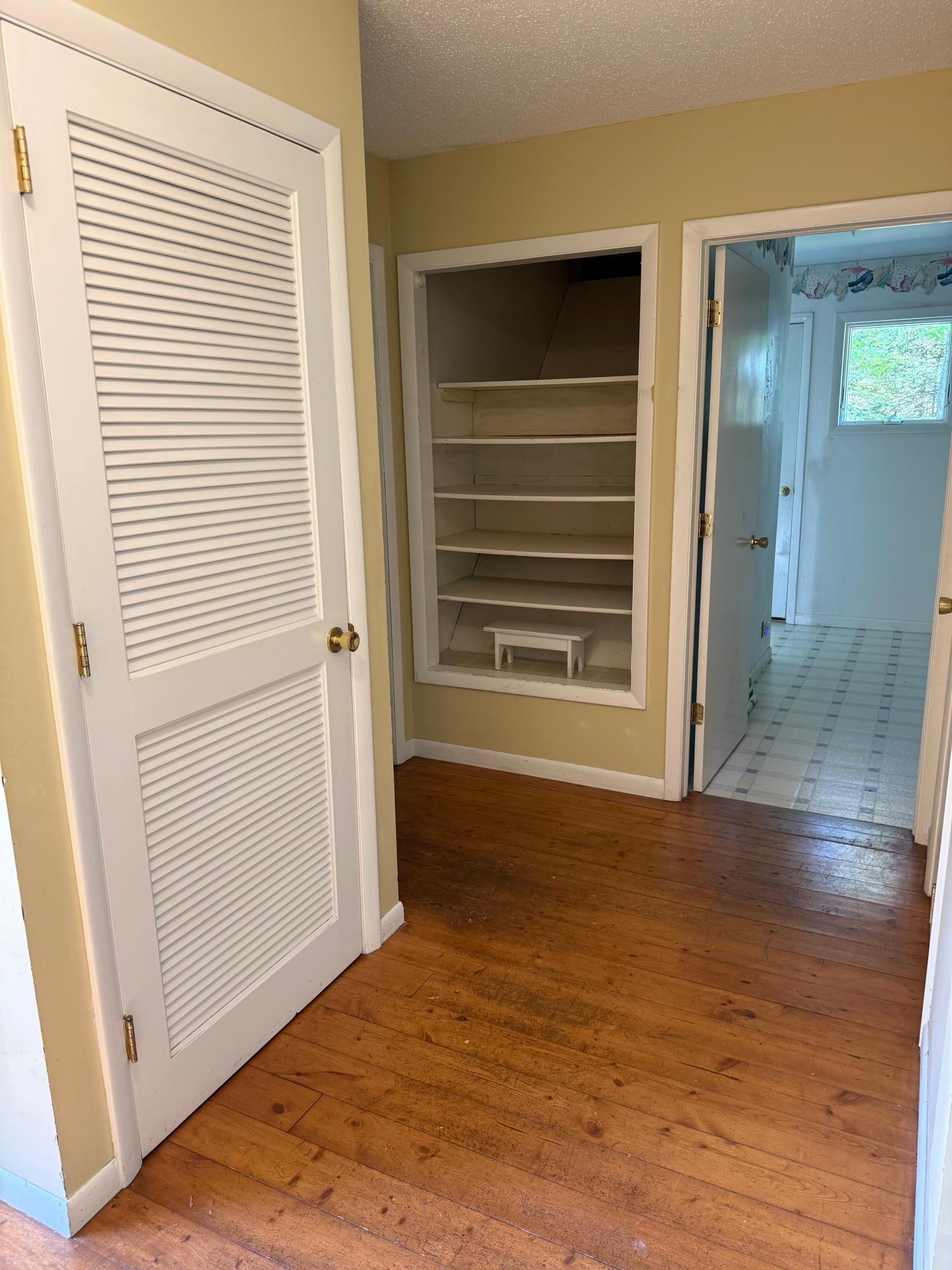 870 Middle Road Property Photo 26