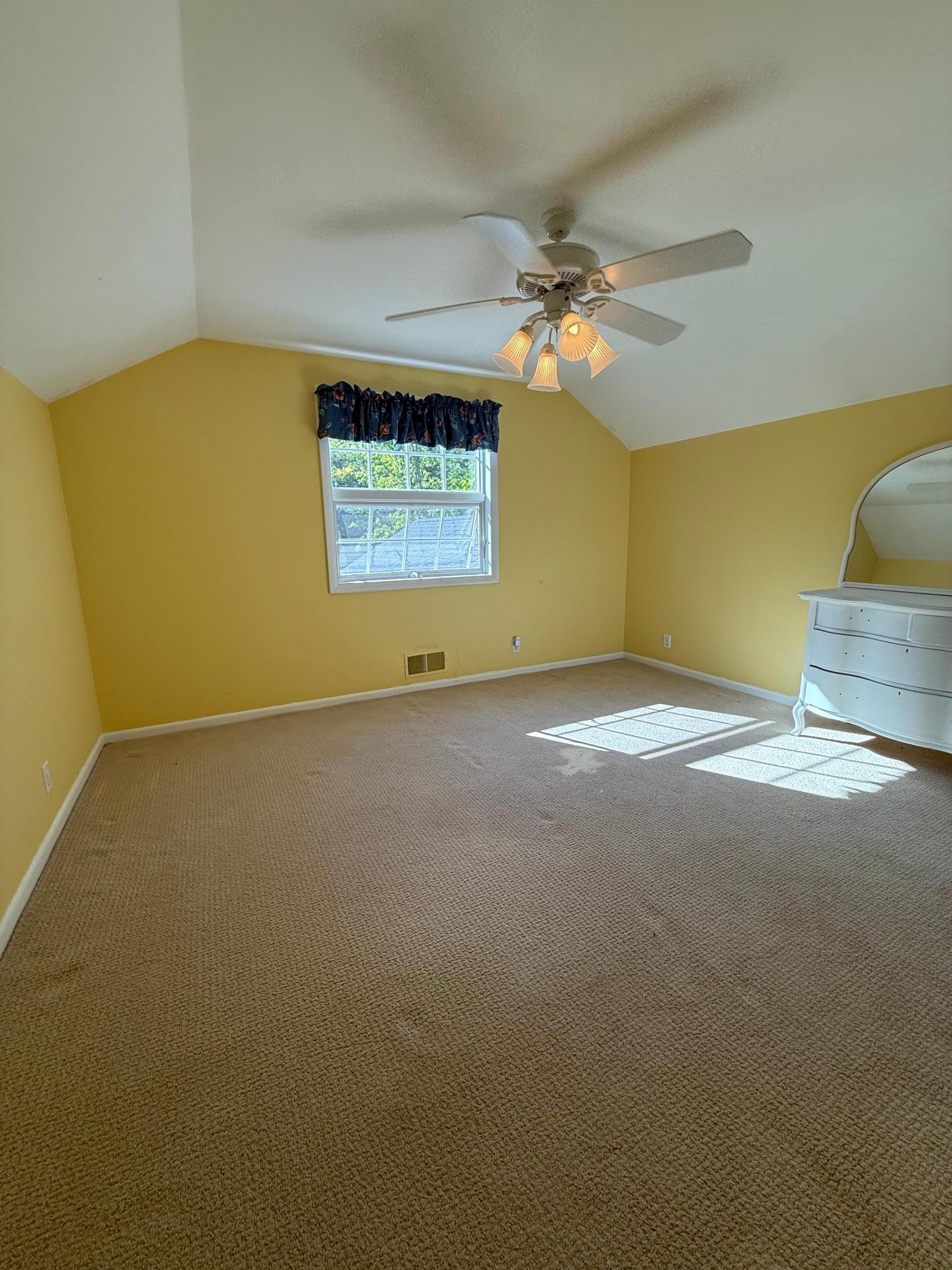 870 Middle Road Property Photo 36