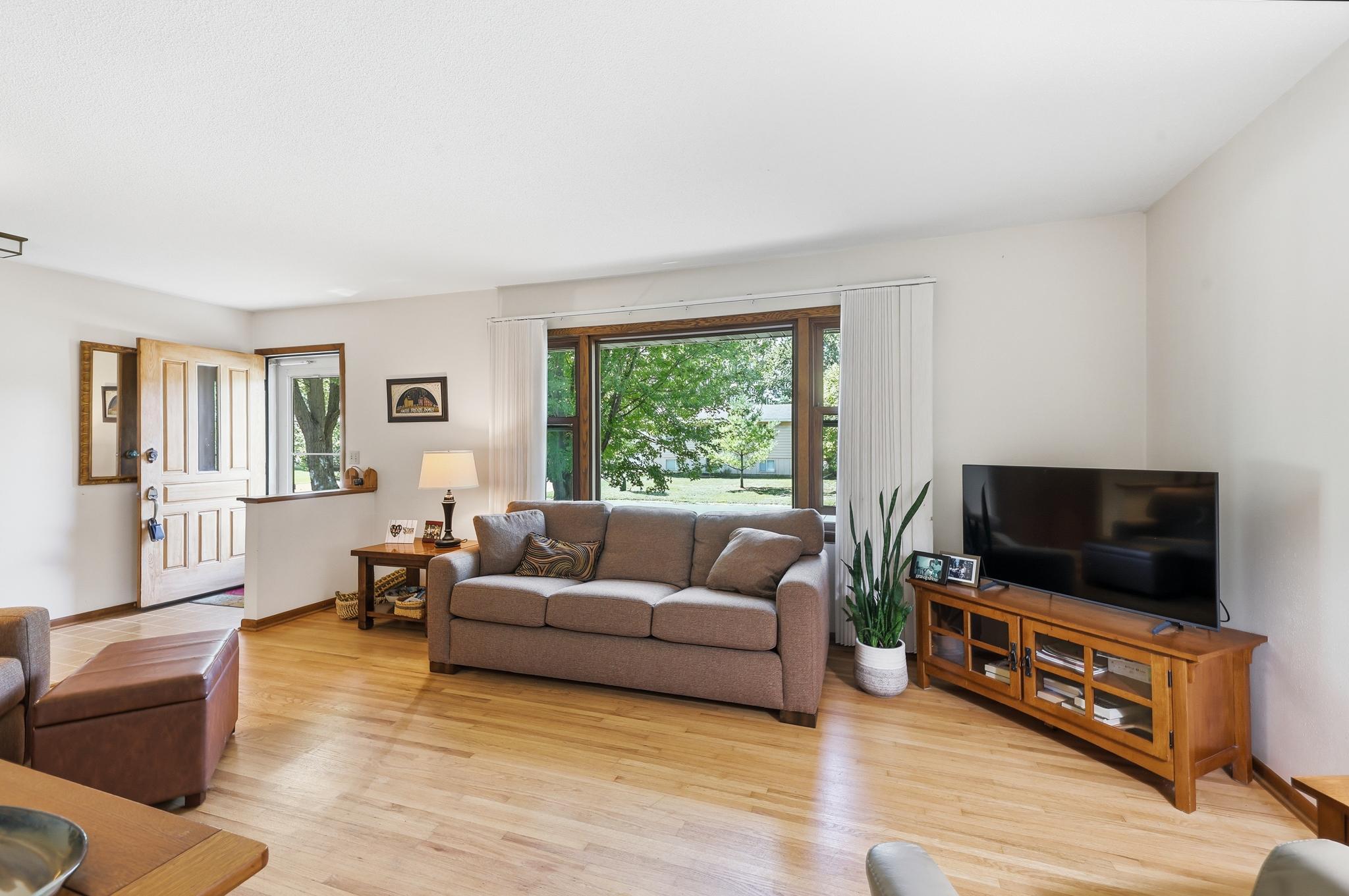 261 1st Avenue Se Property Photo 5