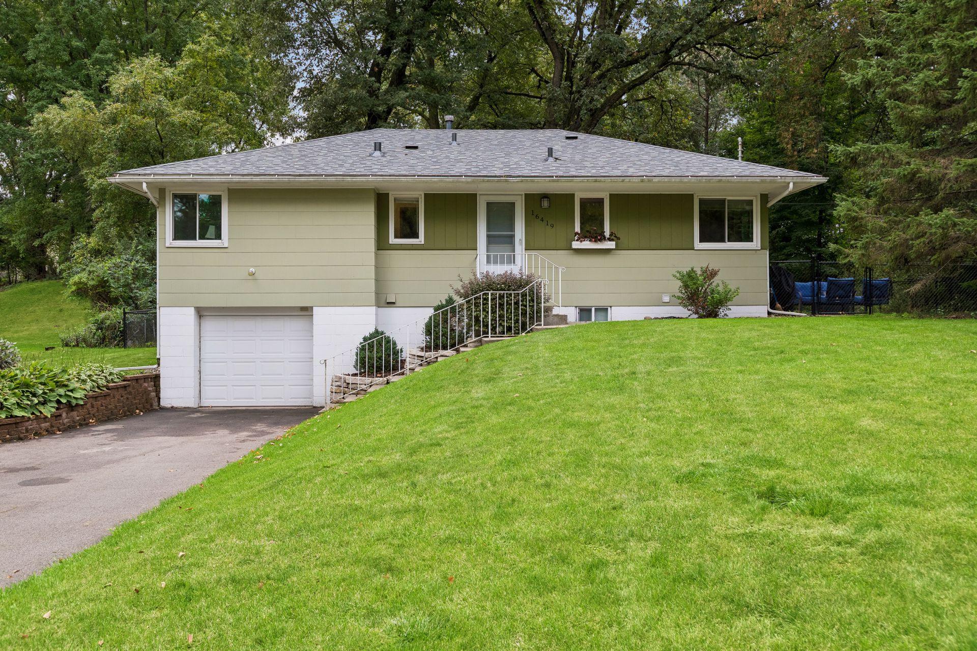 16419 Seymour Drive Property Photo 1