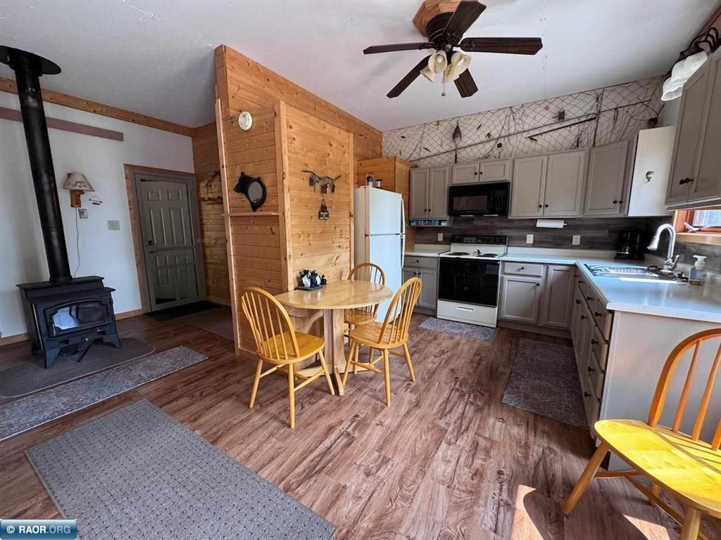 1899 Everett Road N Property Photo 11