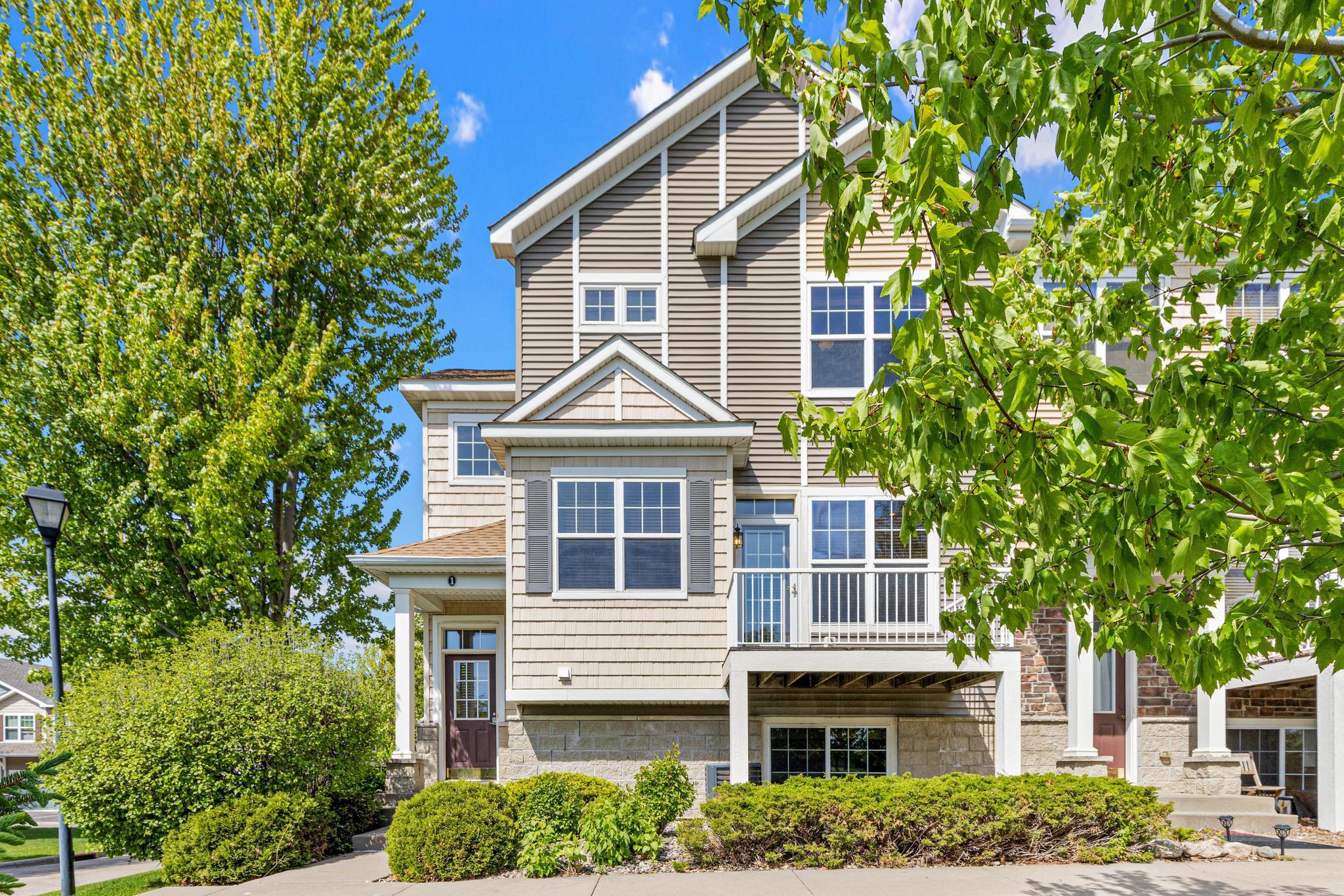 1802 Colonial Lane 1