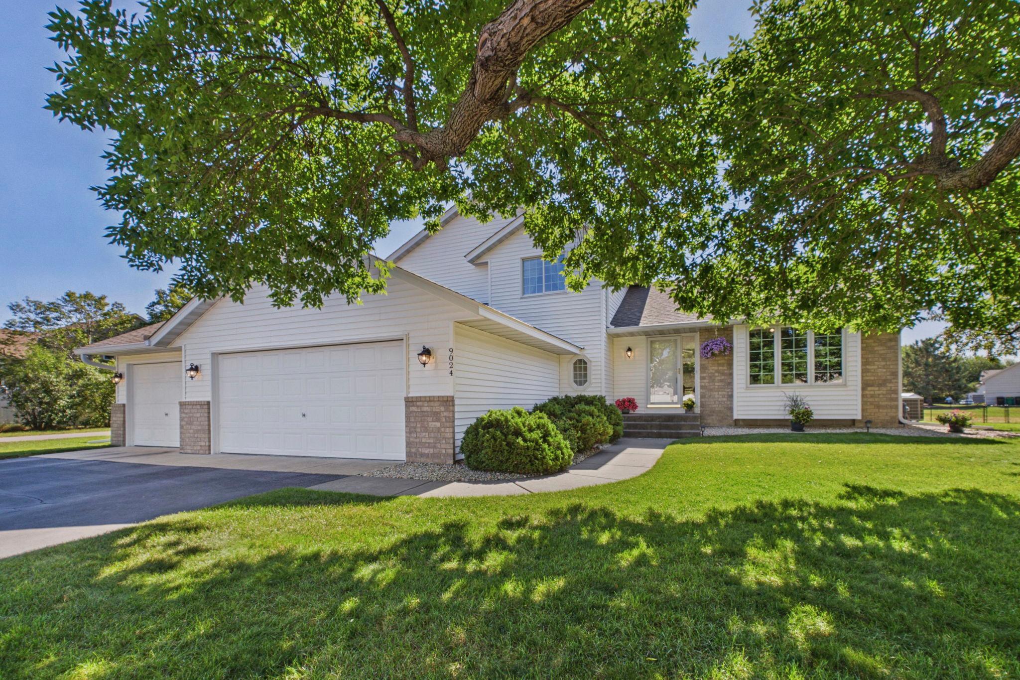 9024 Regent Parkway Property Photo 1