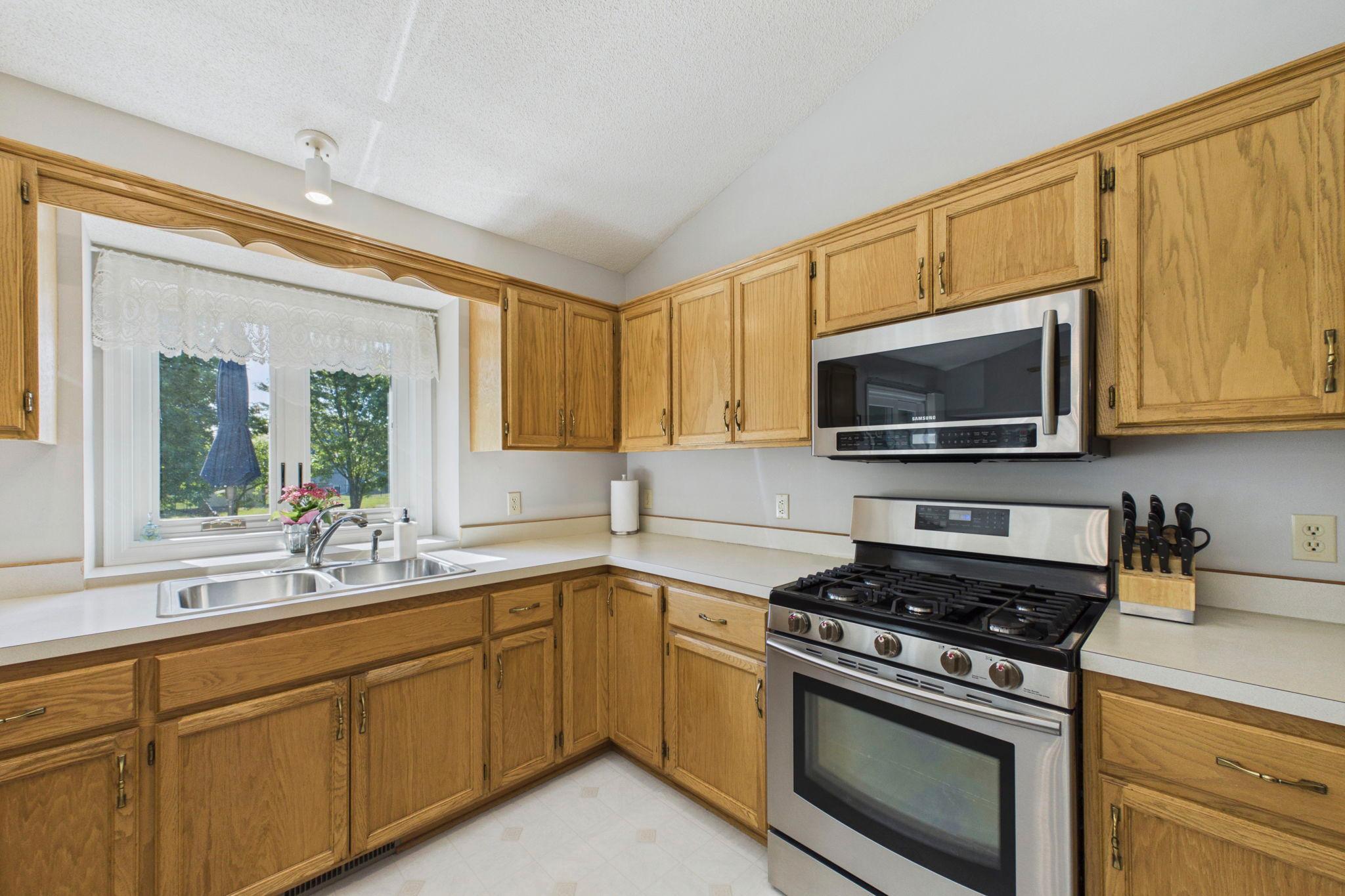 9024 Regent Parkway Property Photo 9