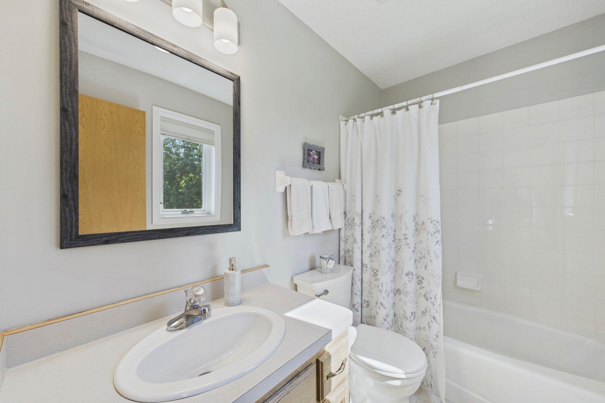 9024 Regent Parkway Property Photo 17