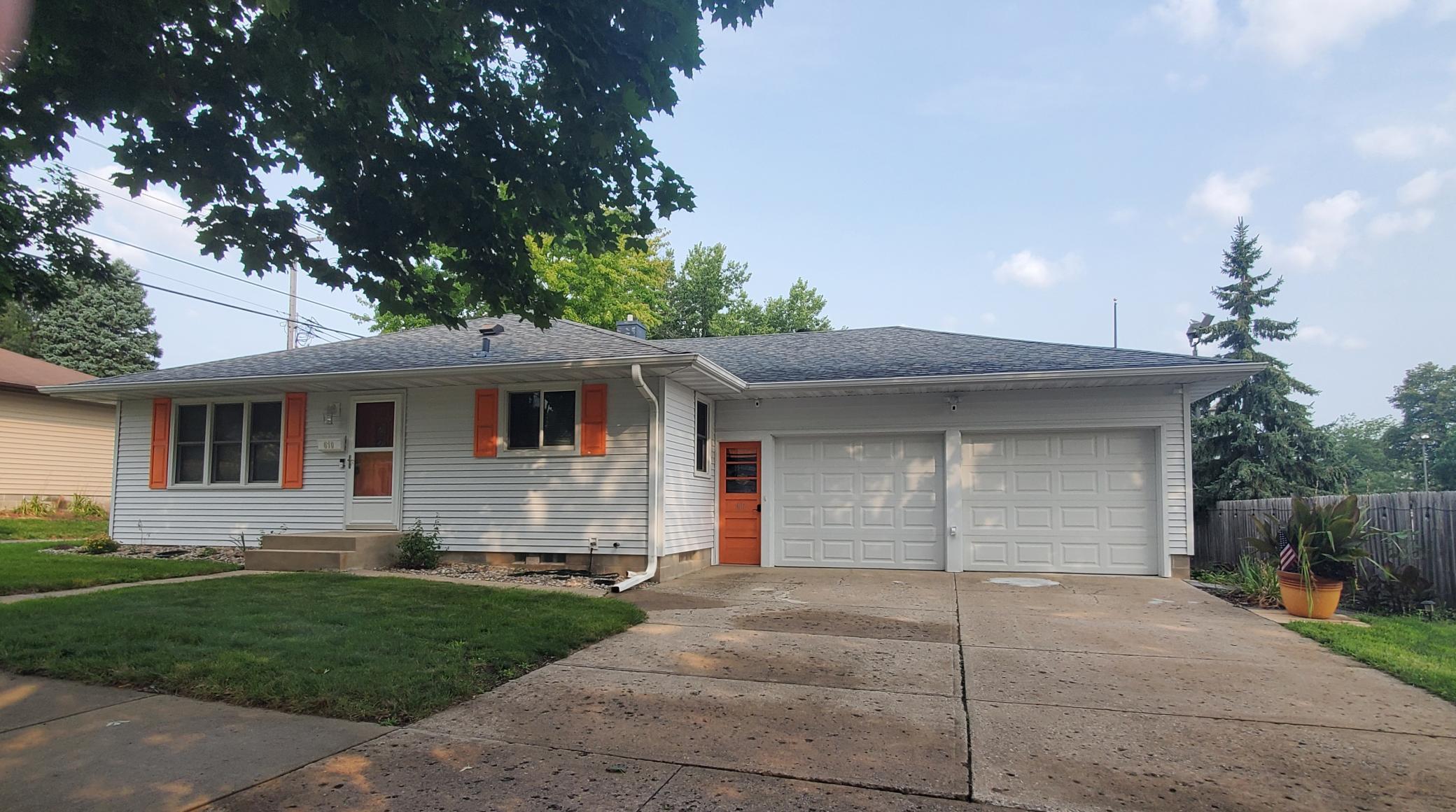 610 7th Street N Property Photo 1
