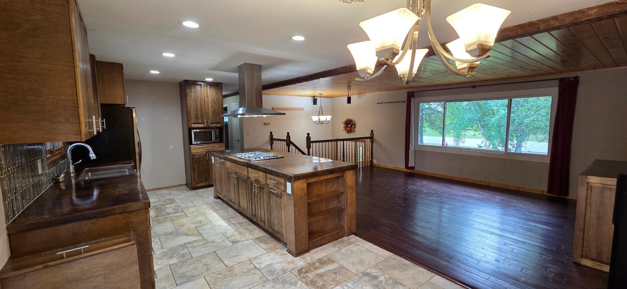 102 Shorewood Drive Property Photo 3