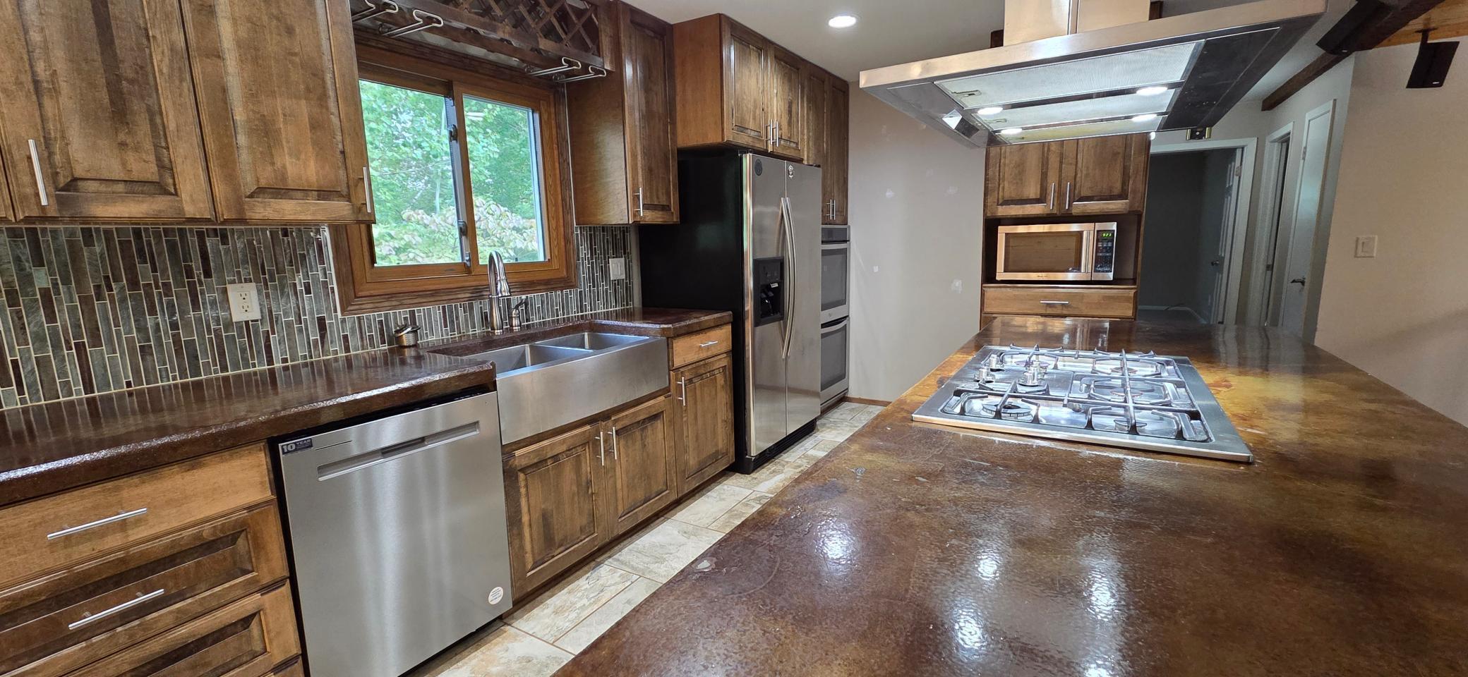 102 Shorewood Drive Property Photo 4