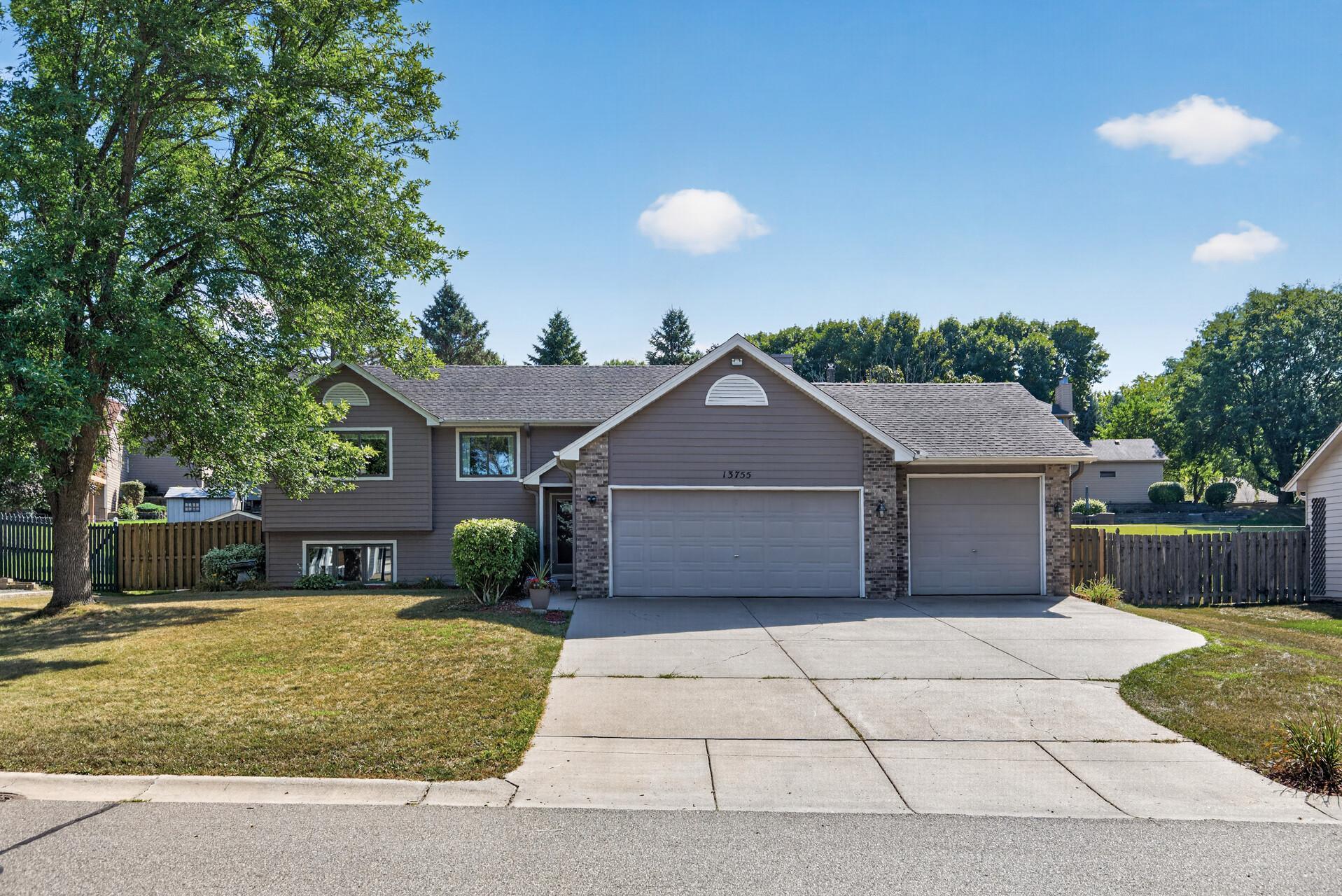 13755 94th Avenue N Property Photo 1