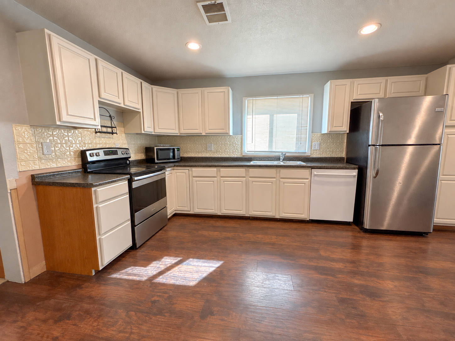421 Langer Avenue S Property Photo 5