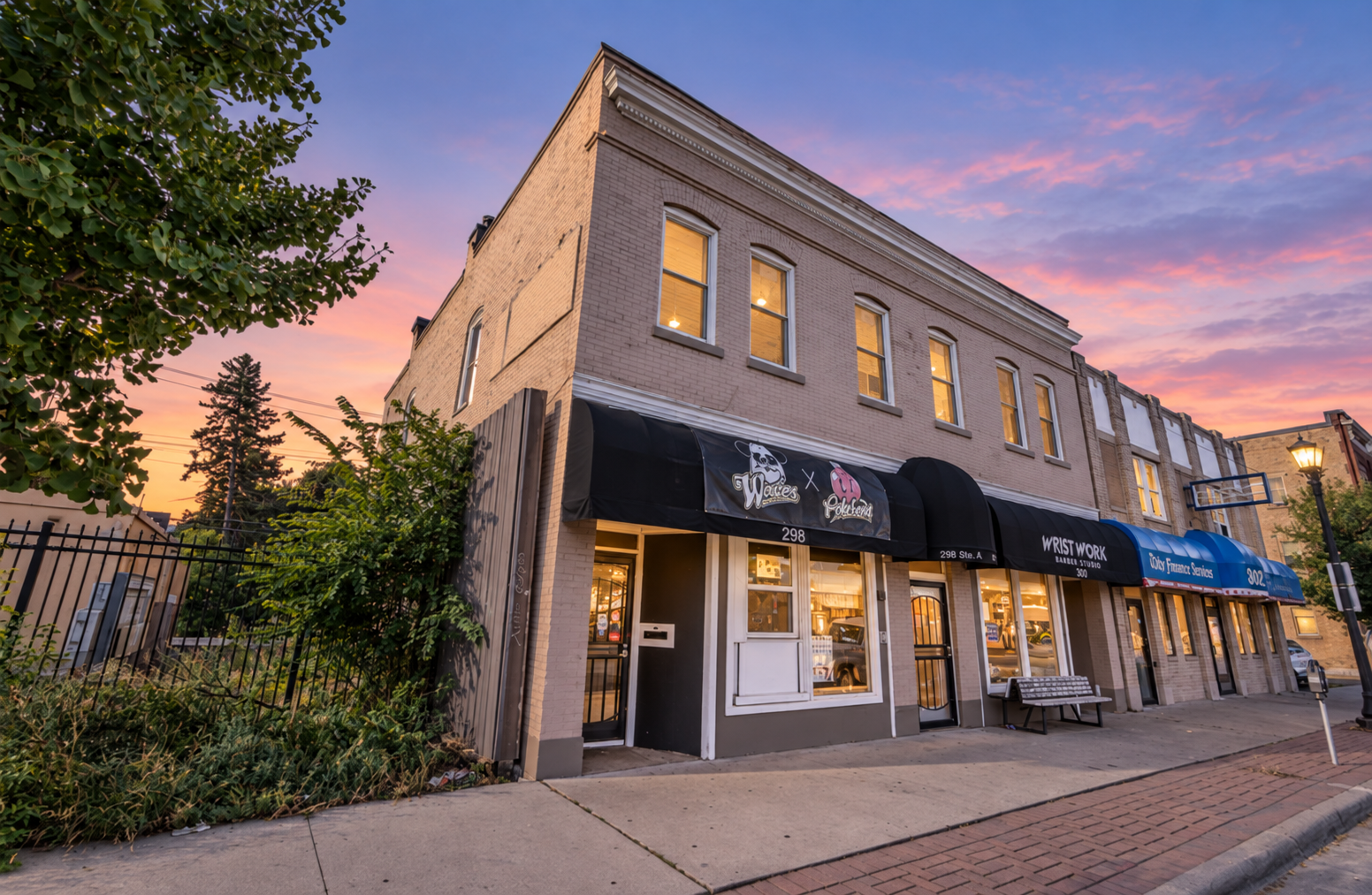 298 University Avenue W Property Photo 1