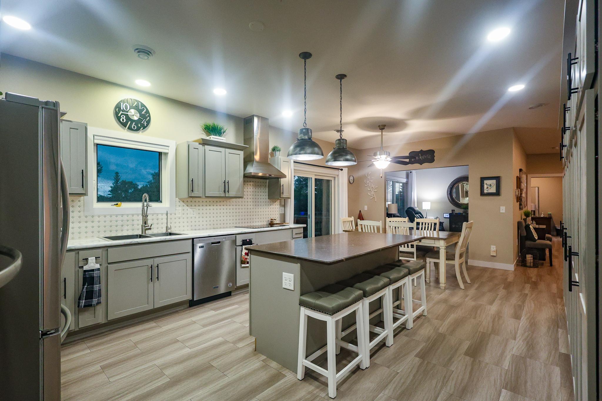 573 Railroad Avenue Property Photo 1
