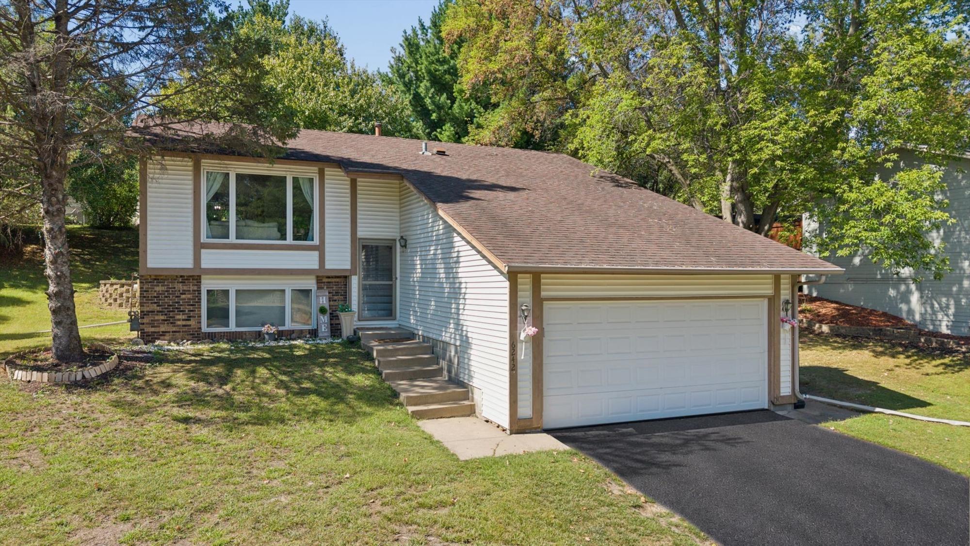 6242 Whispering Oaks Drive Property Photo 1