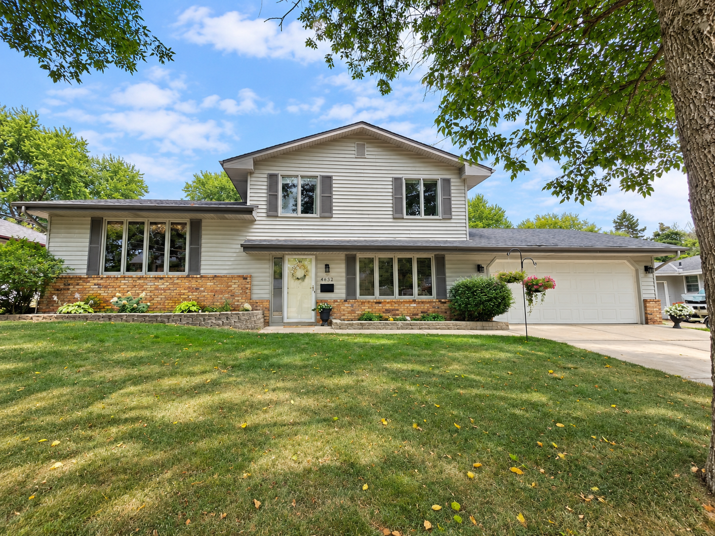 4632 Oregon Avenue N Property Photo 1