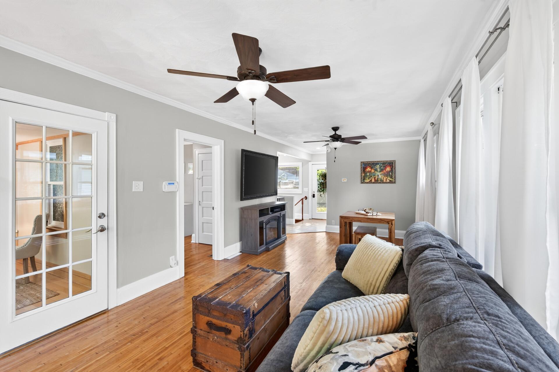 4408 Russell Avenue N Property Photo 8