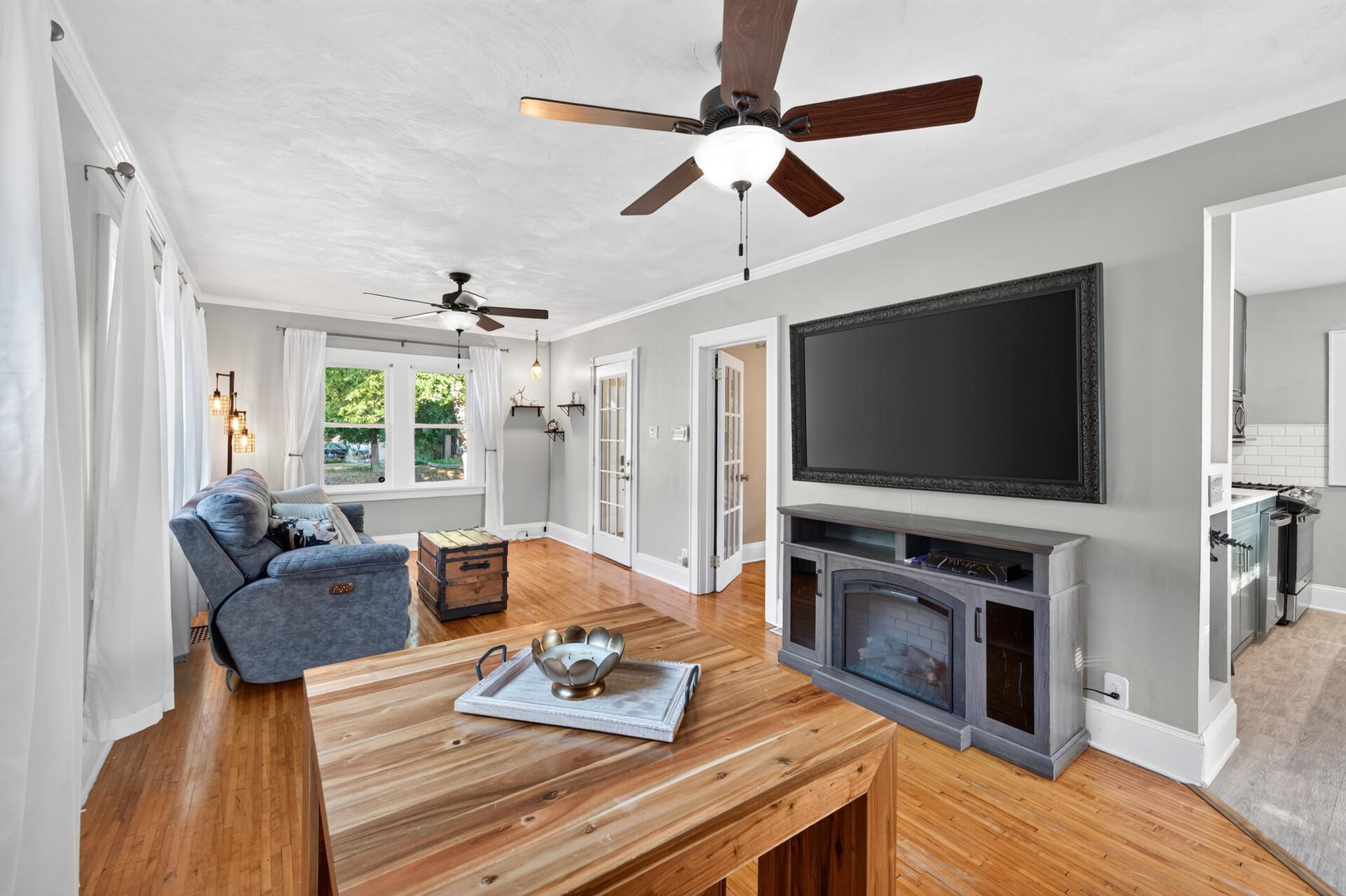 4408 Russell Avenue N Property Photo 14