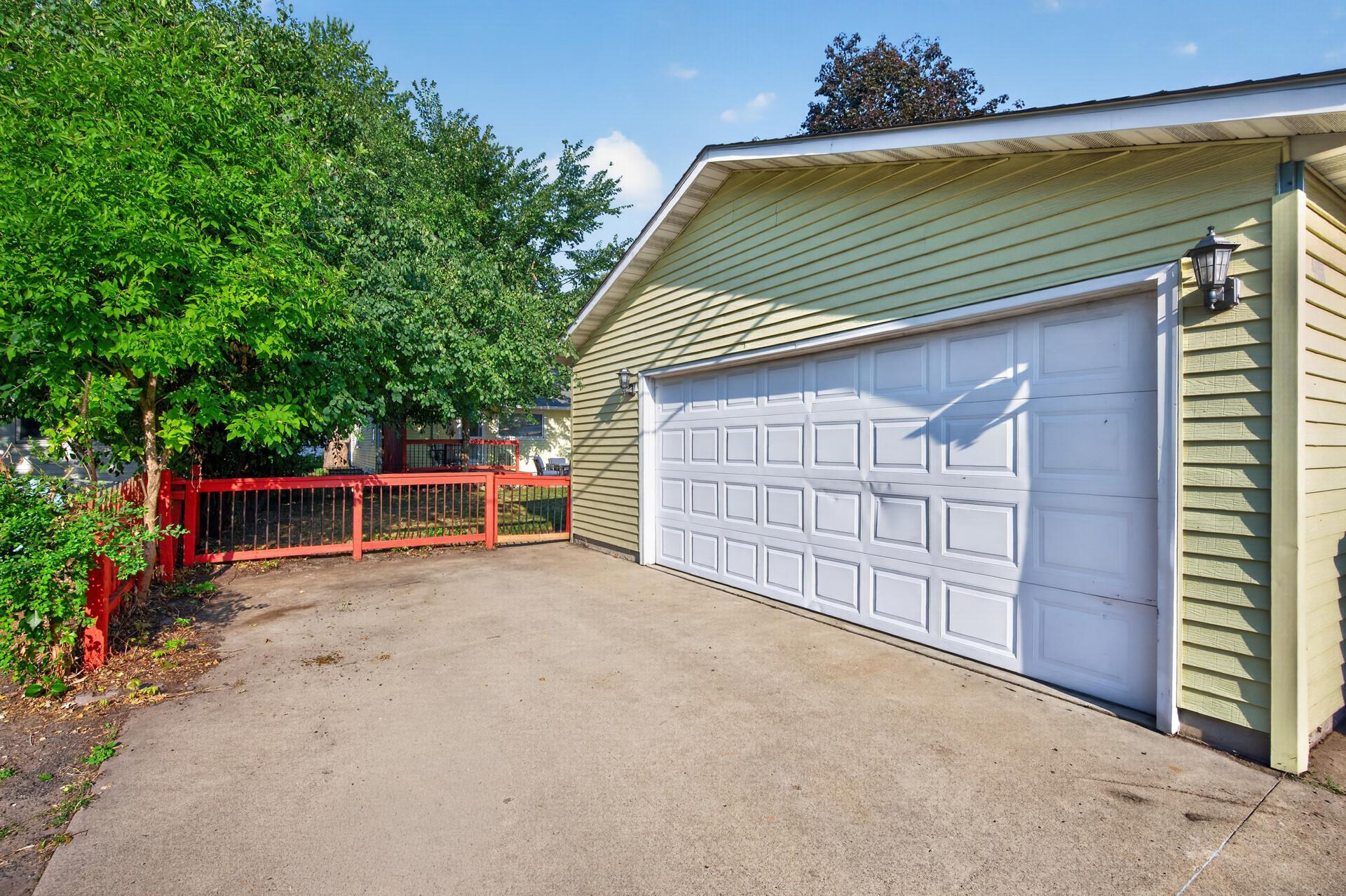 4408 Russell Avenue N Property Photo 44